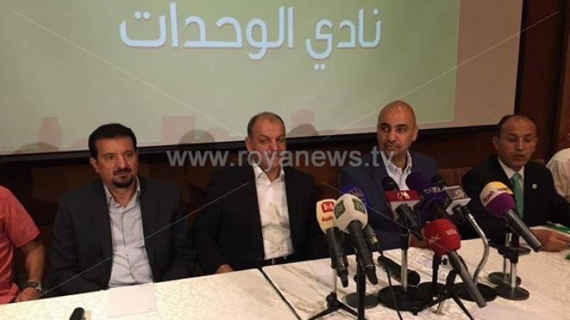 جانب من التوقيع 