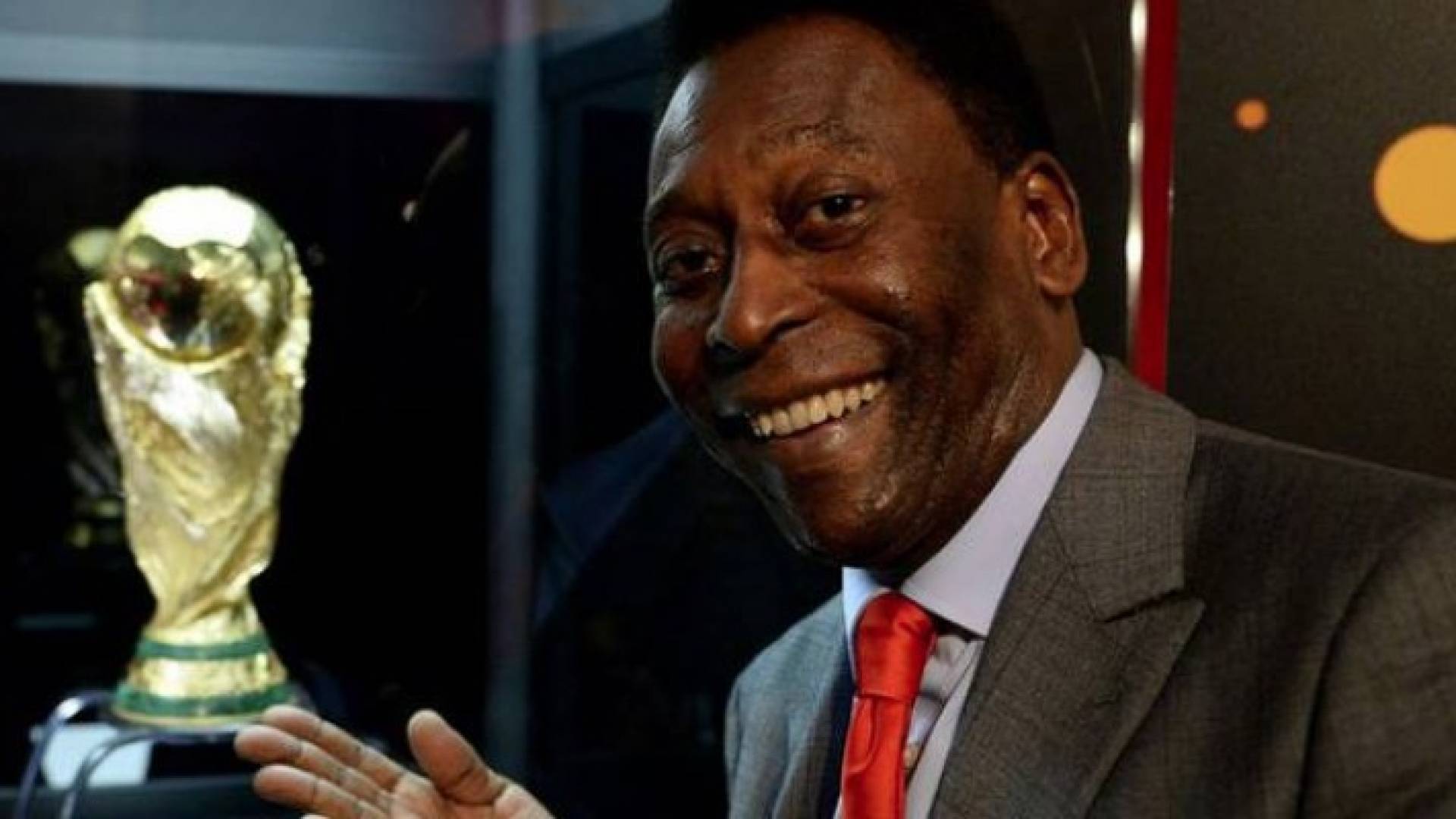 بيليه يبيع كأس العالم