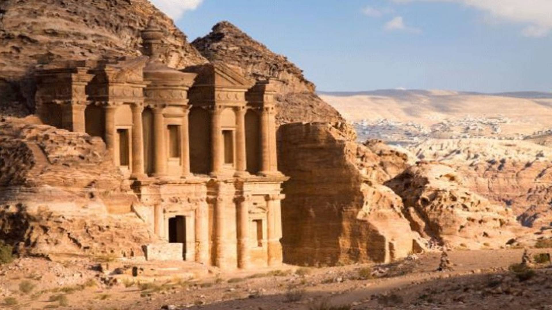 إكتشاف آثار ضخمة جديدة في البتراء .. صورة