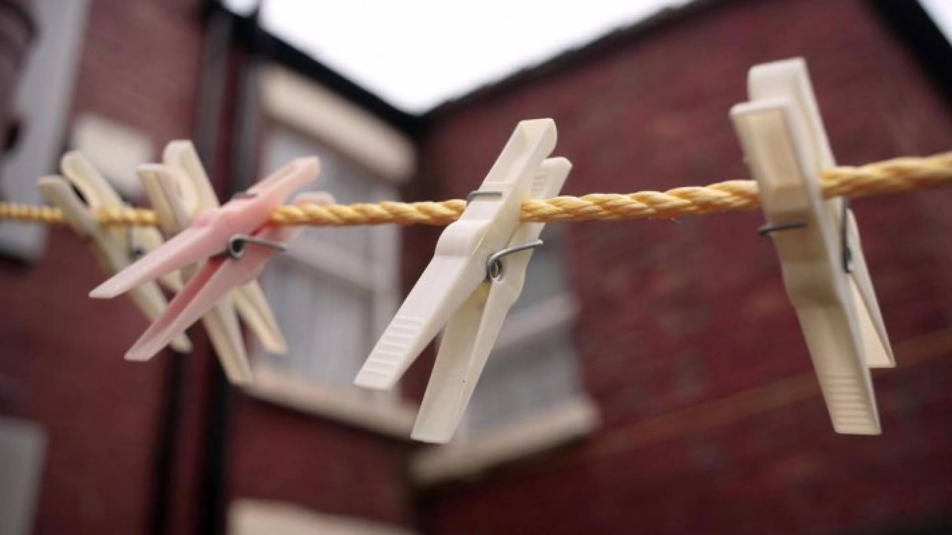 كم مرة يجب أن تغسل ملابسك؟