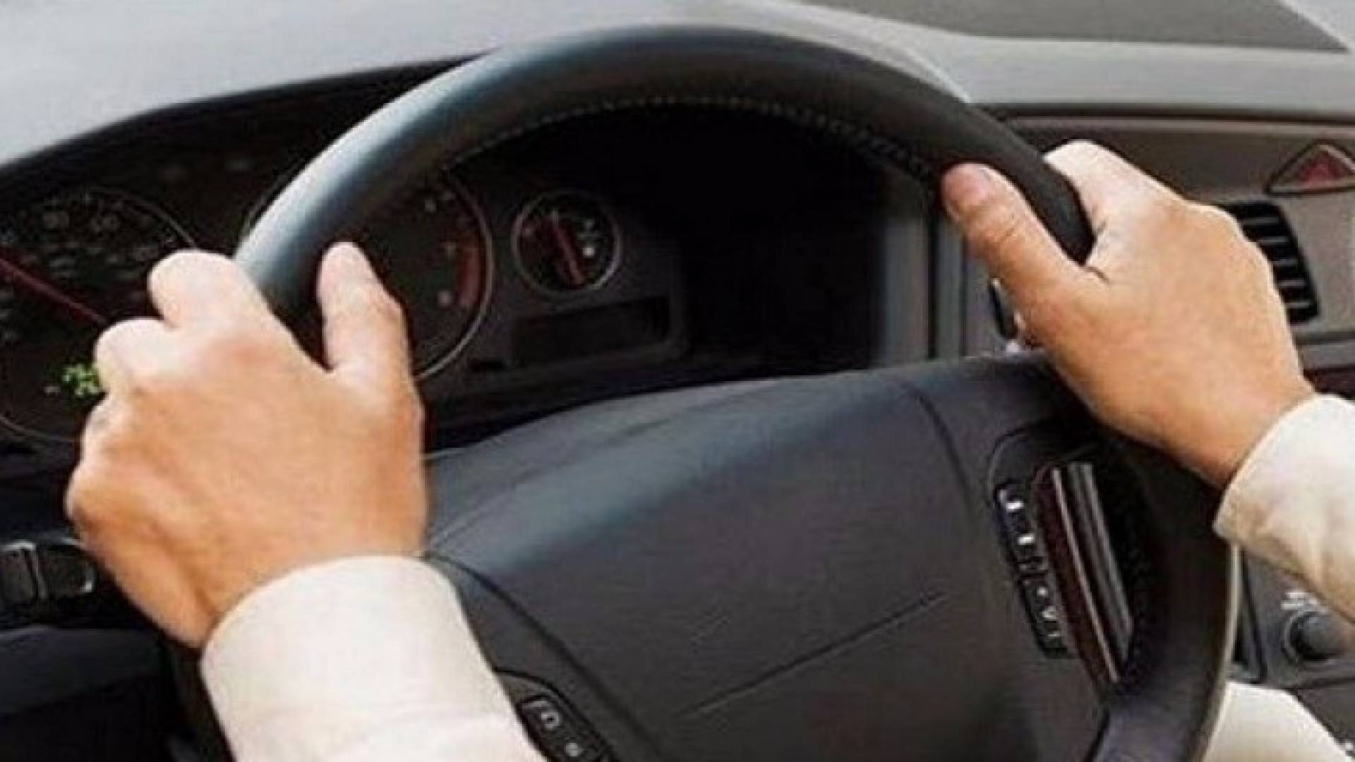 150 ريال مخالفة مرورية لمن يبصق بالشارع في السعودية