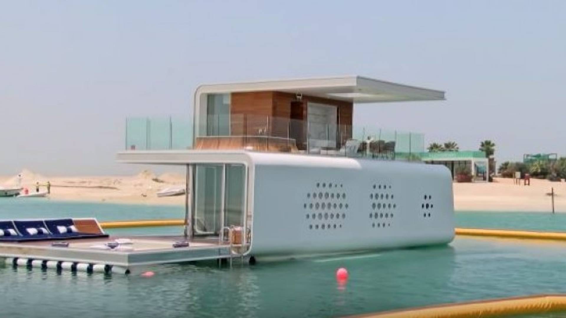 إنشاء 40 منزلا عائما فوق الماء في دبي .. فيديو