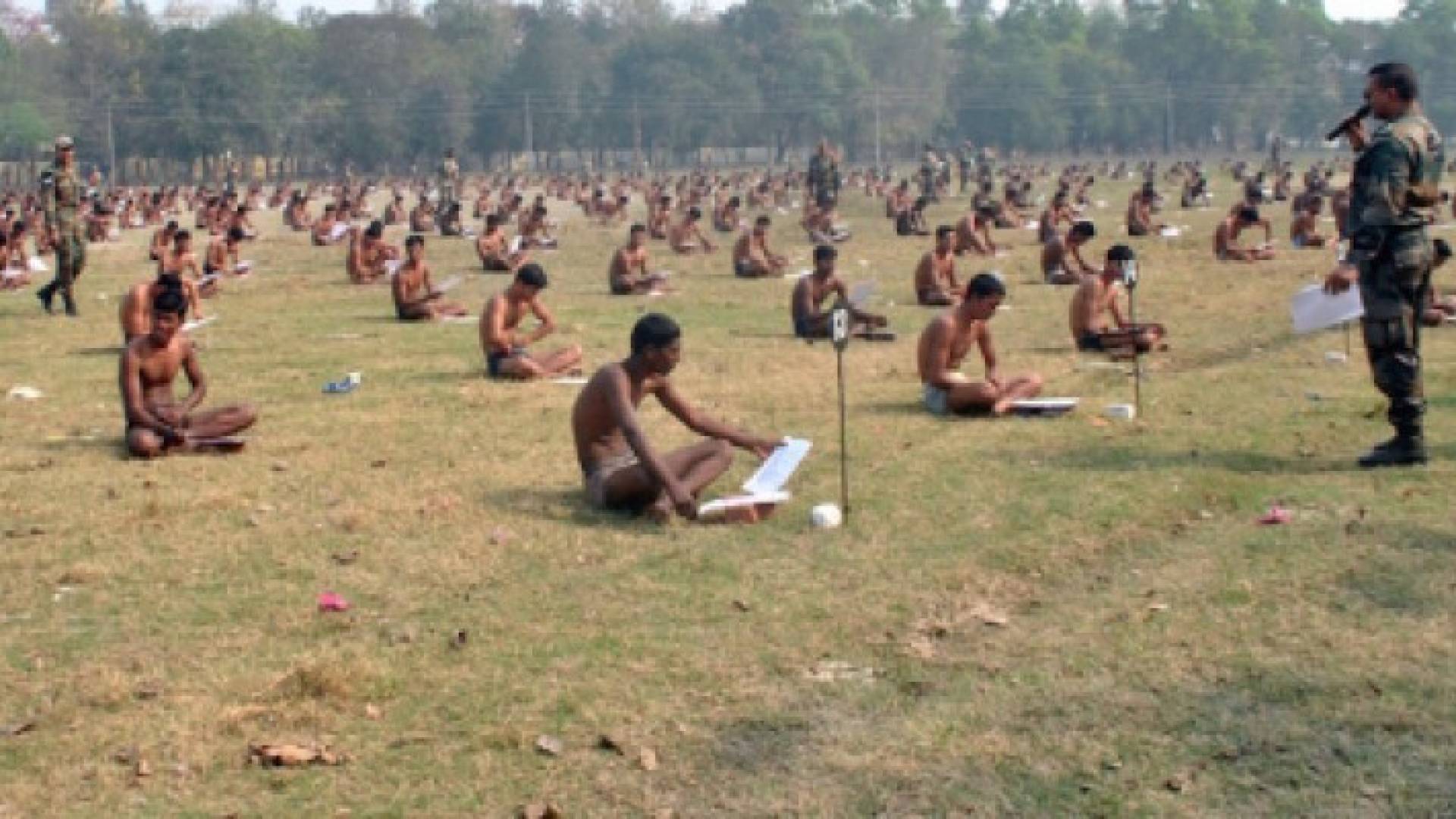 من بينها الامتحان بـ"الملابس الداخلية".. هذه أبرز إجراءات الدول لمنع الغش وتسريب الامتحانات