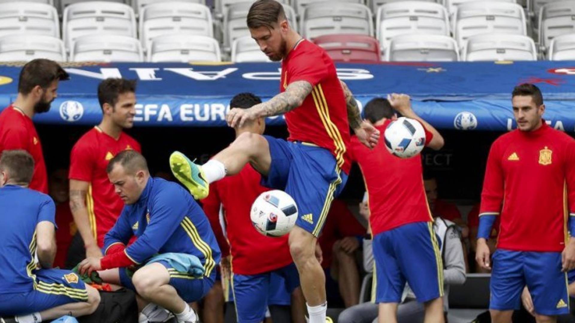 اسبانيا تستهل حملة الدفاع عن لقبها وقمة تجمع إيطاليا ببلجيكا