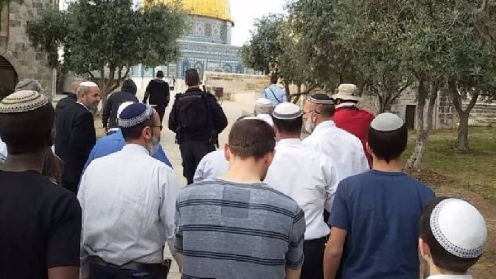 مستوطنون يقتحمون الأقصى بأعداد كبيرة