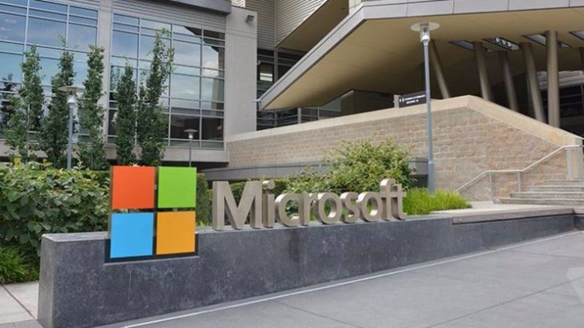 مايكروسوفت تخطط للاستحواذ على " LinkedIn "