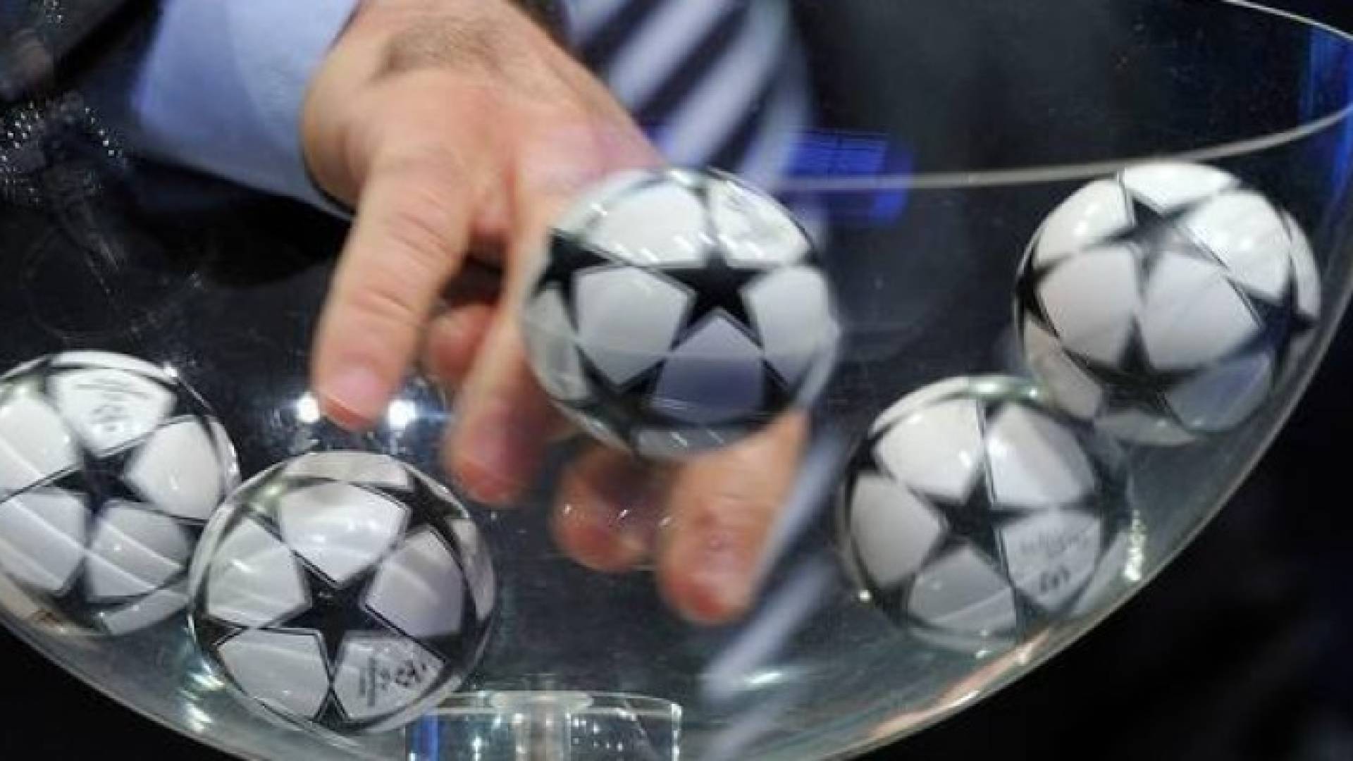 بلاتر يكشف طريق التلاعب في قرعة دوري الأبطال