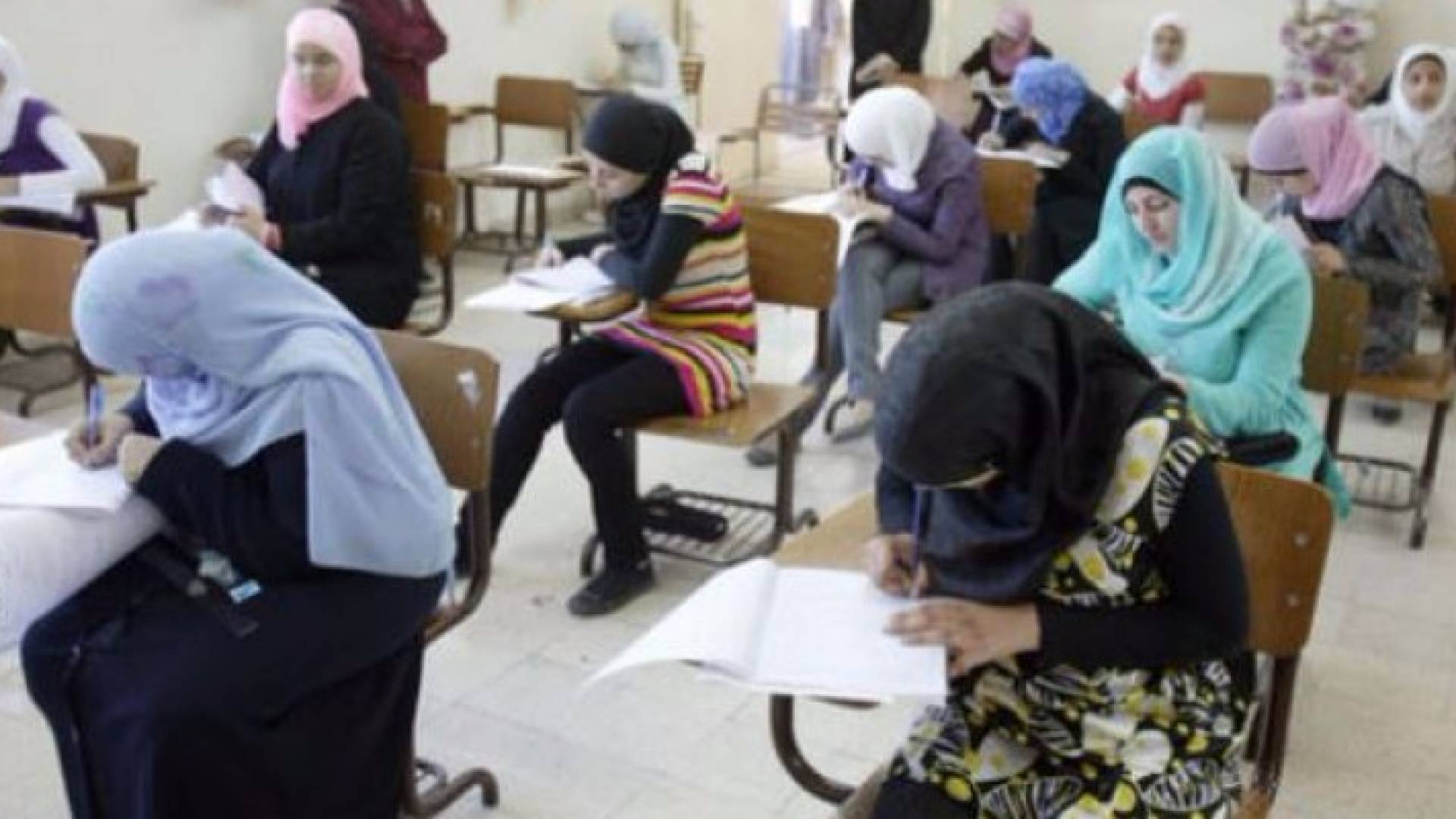 19 مخالفة بامتحان التوجيهي في اليوم الاول