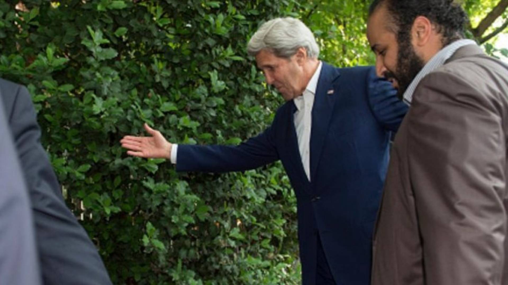  جون كيري استقبل الأمير محمد بن سلمان في منزله بواشنطن.