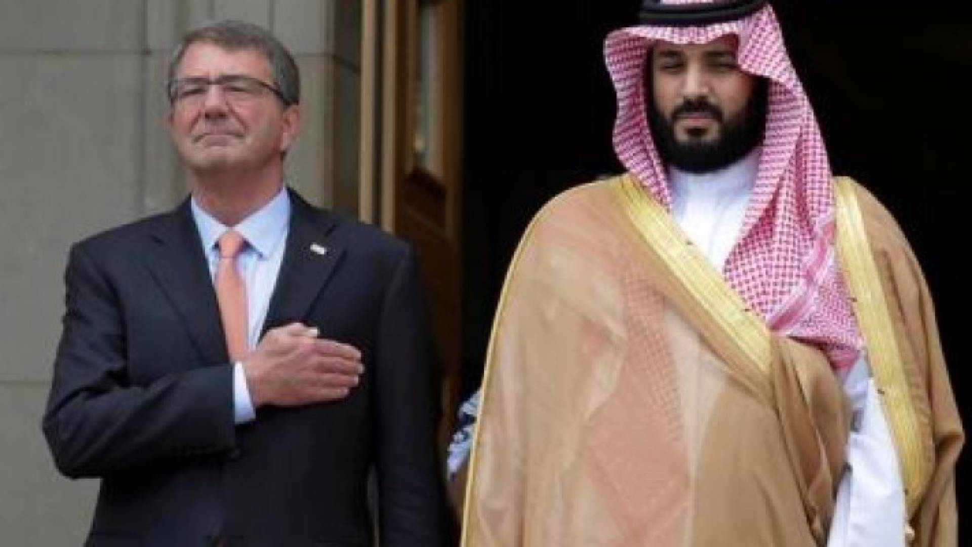 ولي ولي العهد السعودي محمد بن سلمان ووزير الدفاع الأمريكي آشتون كارتر