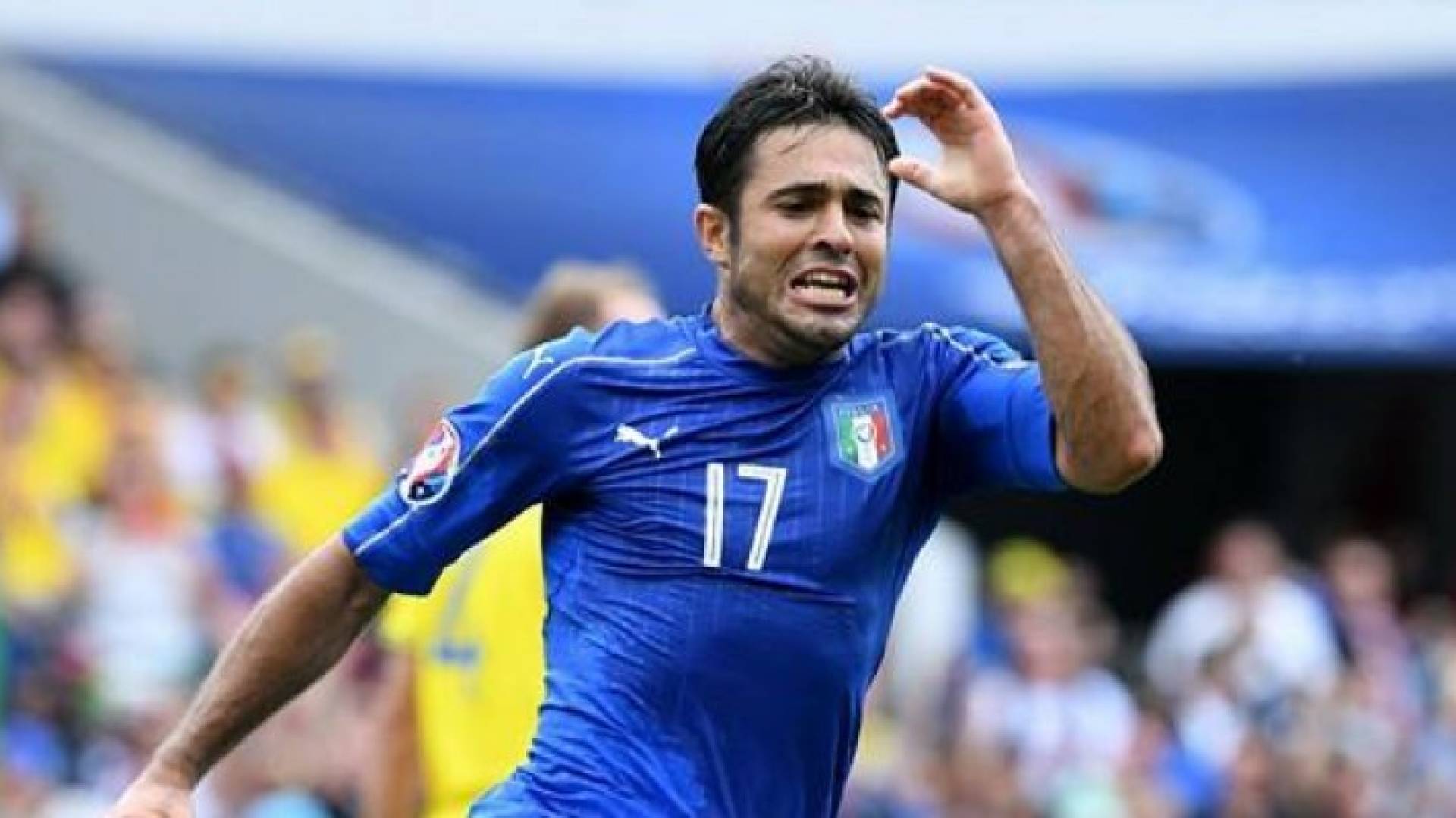 ايدير يقود ايطاليا للتأهل للدور الثاني