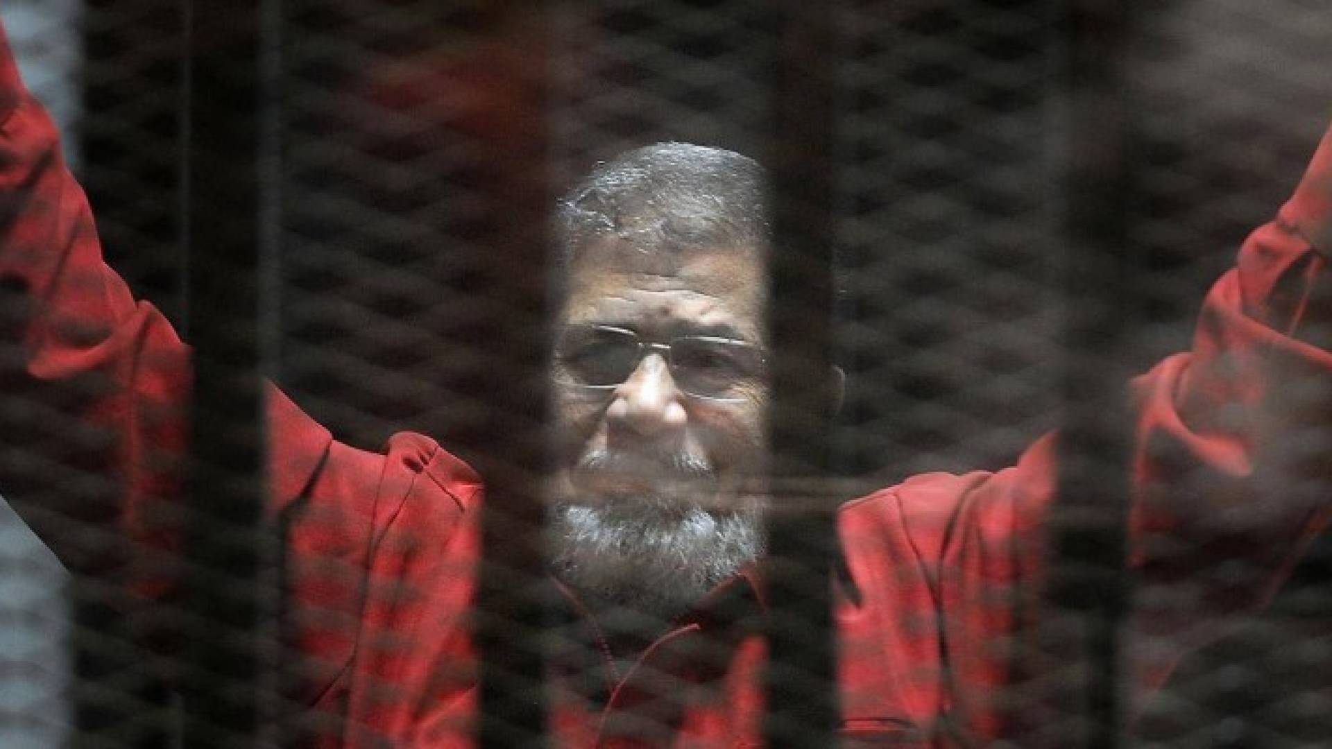 حكمان بالسجن المؤبد و 15 عاما على " مرسي " بالتخابر مع قطر