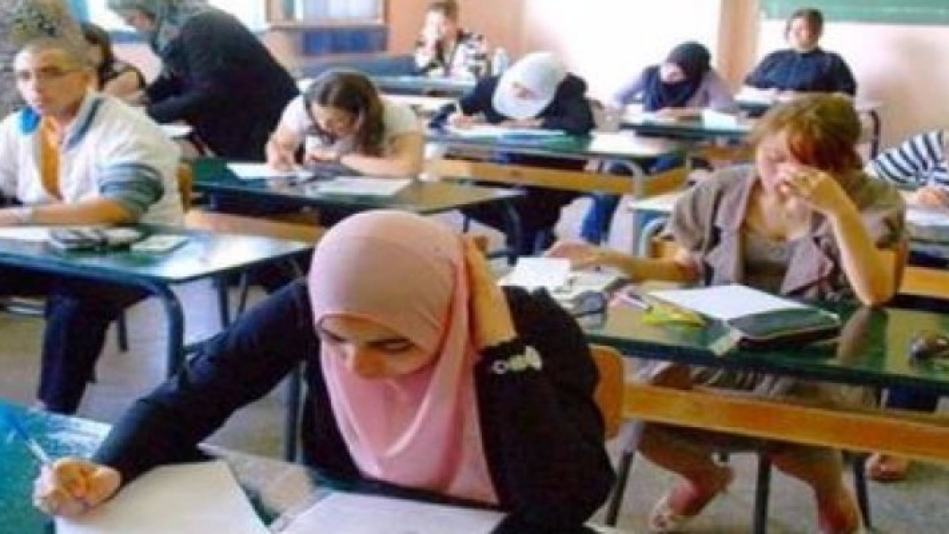 نقابات التربية في الجزائر قدمت مقترحا بنقل تكليف طبع ونقل مواضيع البكالوريا إلى مؤسسة الجيش 