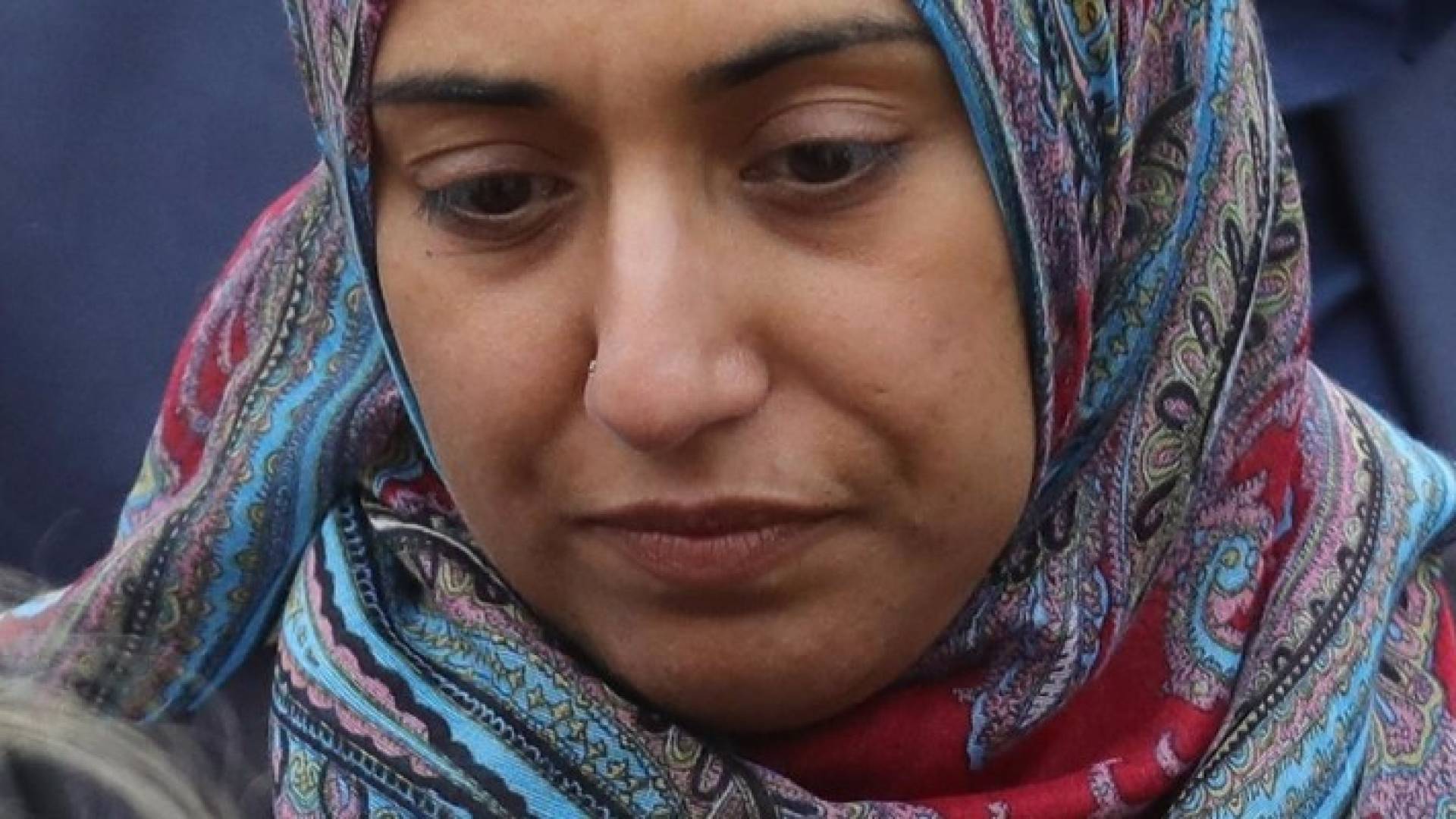 بريطانيا .. آخر لحظات "نصيرة اللاجئين" ترويها مساعدتها المسلمة