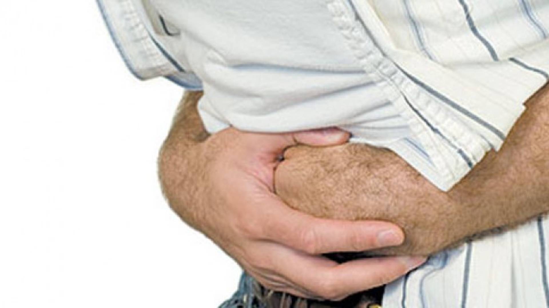 توقيف صاحب مطعم على خلفية تسمم 34 شخصا .. تفاصيل