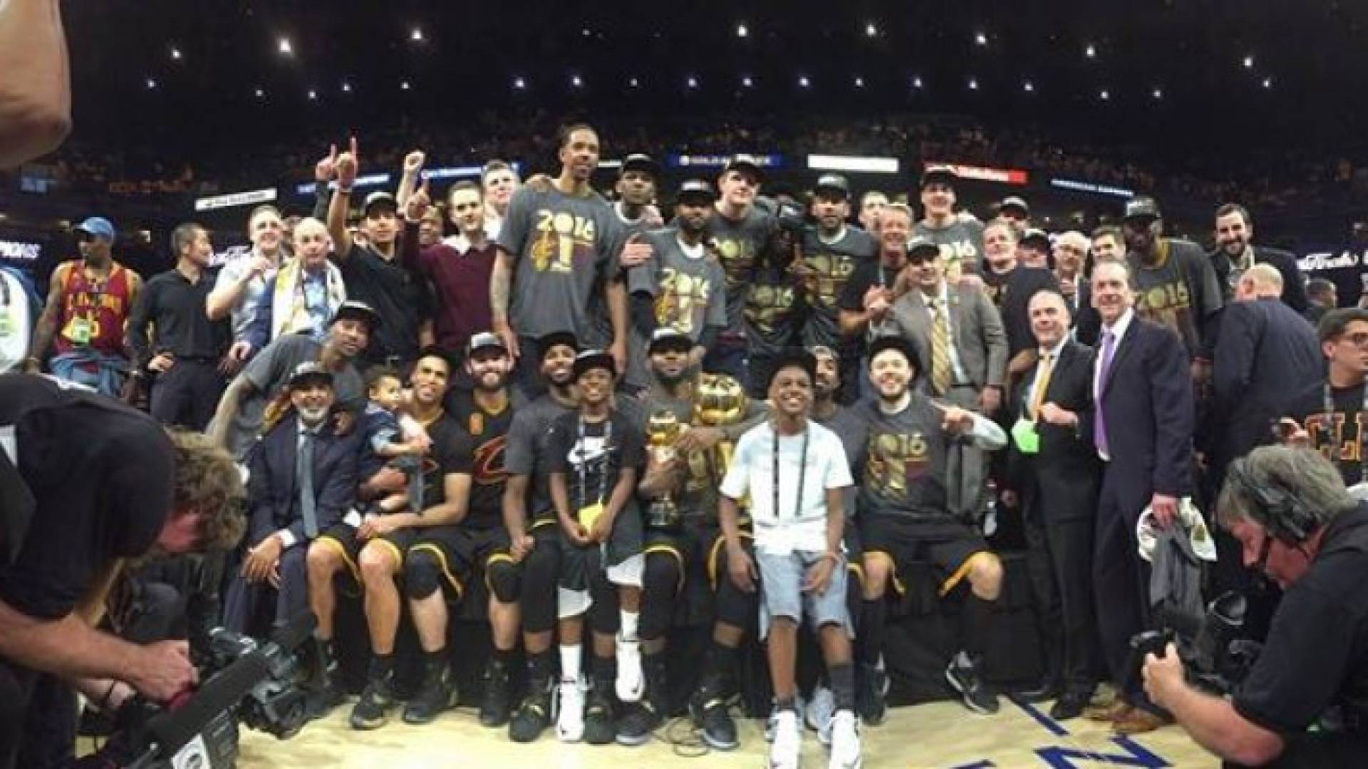 كليفلاند كافالييرز بطلا لدوري كرة السلة الأمريكي