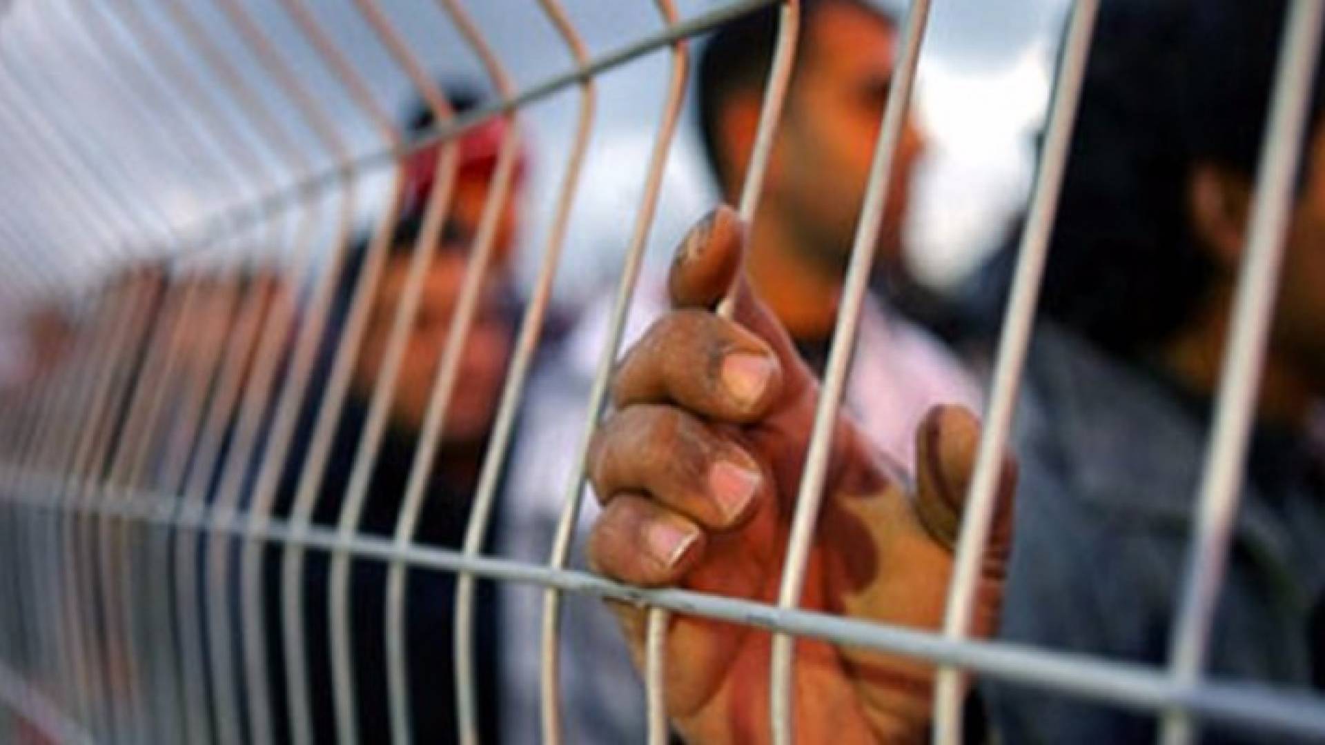 الاعتقال الإداري إجراء تلجأ له قوات الاحتلال الإسرائيلية لاعتقال المدنيين الفلسطينيين دون تهمة