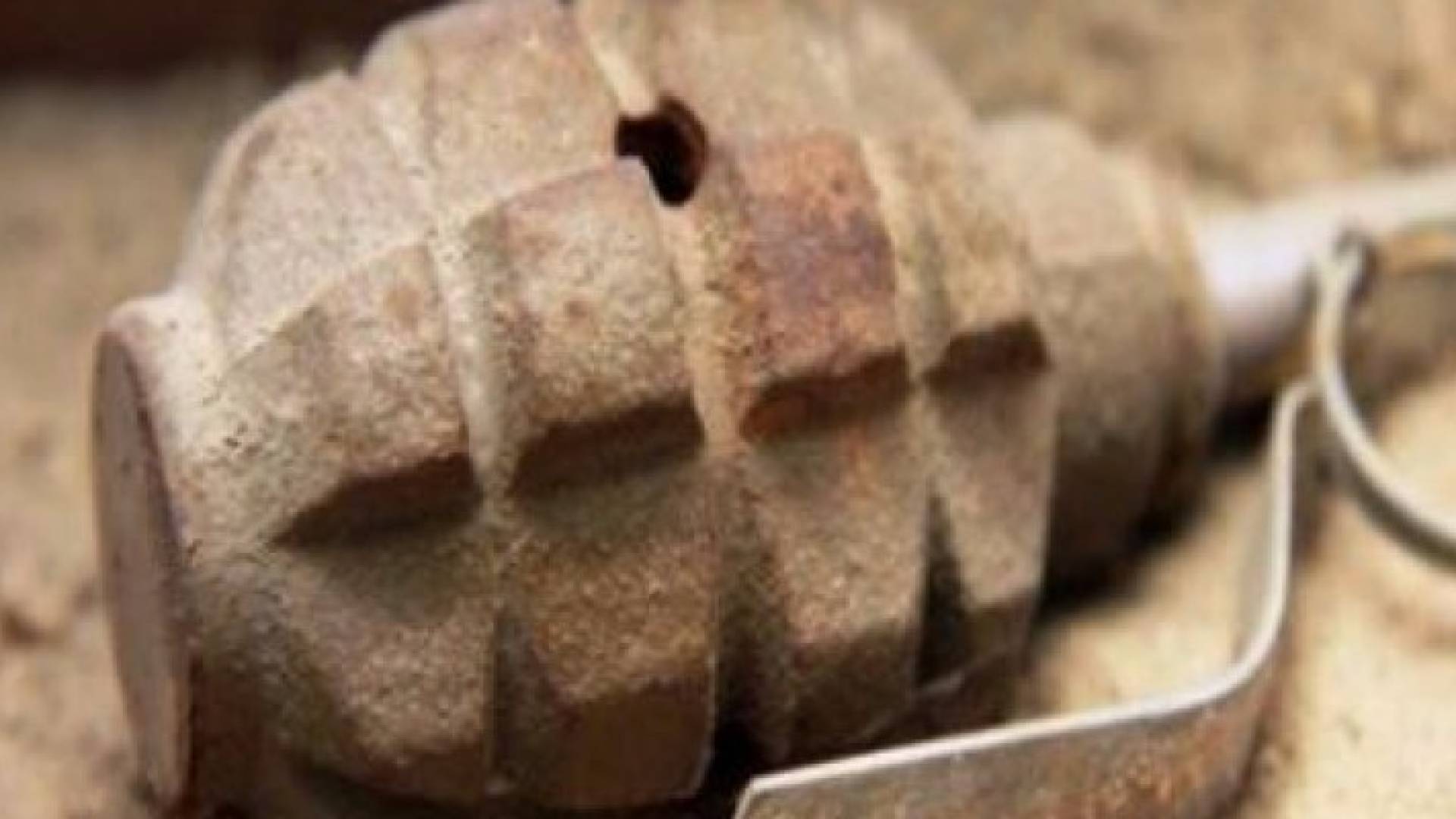 إصابة طفلين بانفجار قنبلة في وادي الوالة