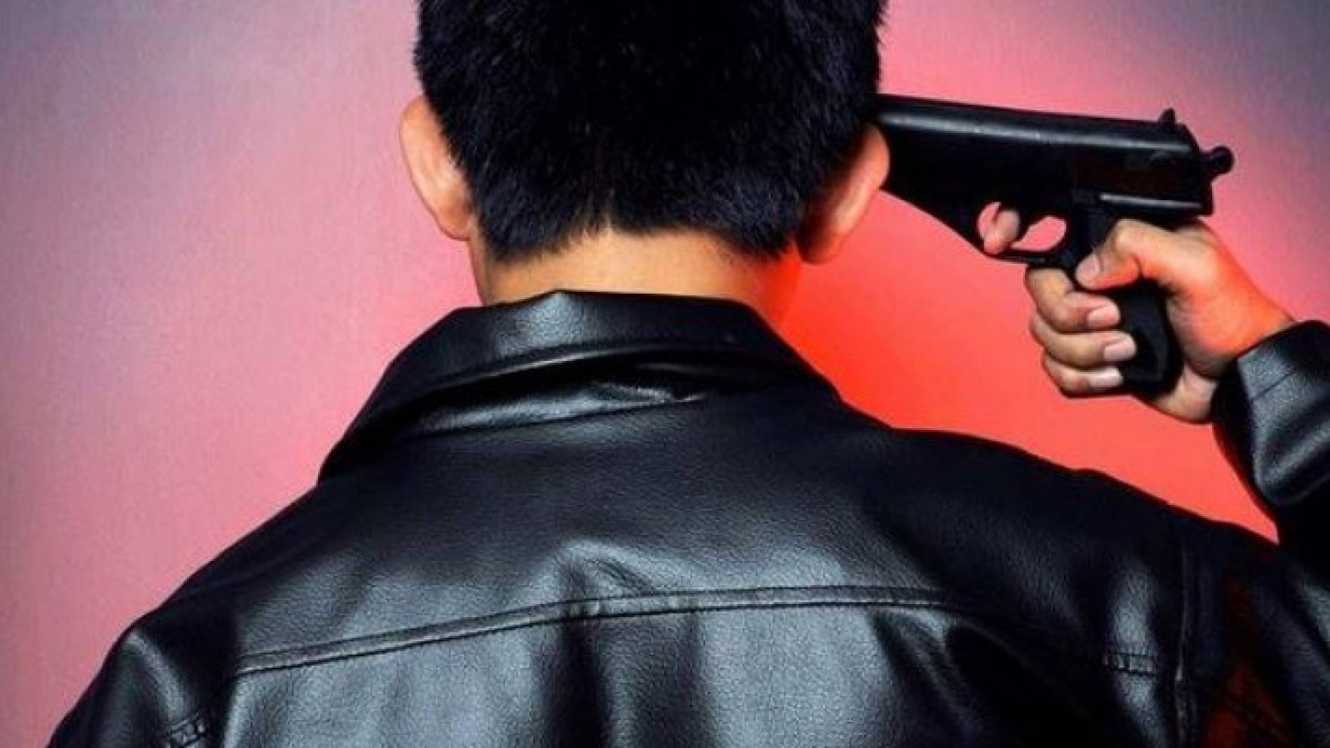 التحقيق في وفاة شاب اطلق النار على نفسه في منزله .. تفاصيل