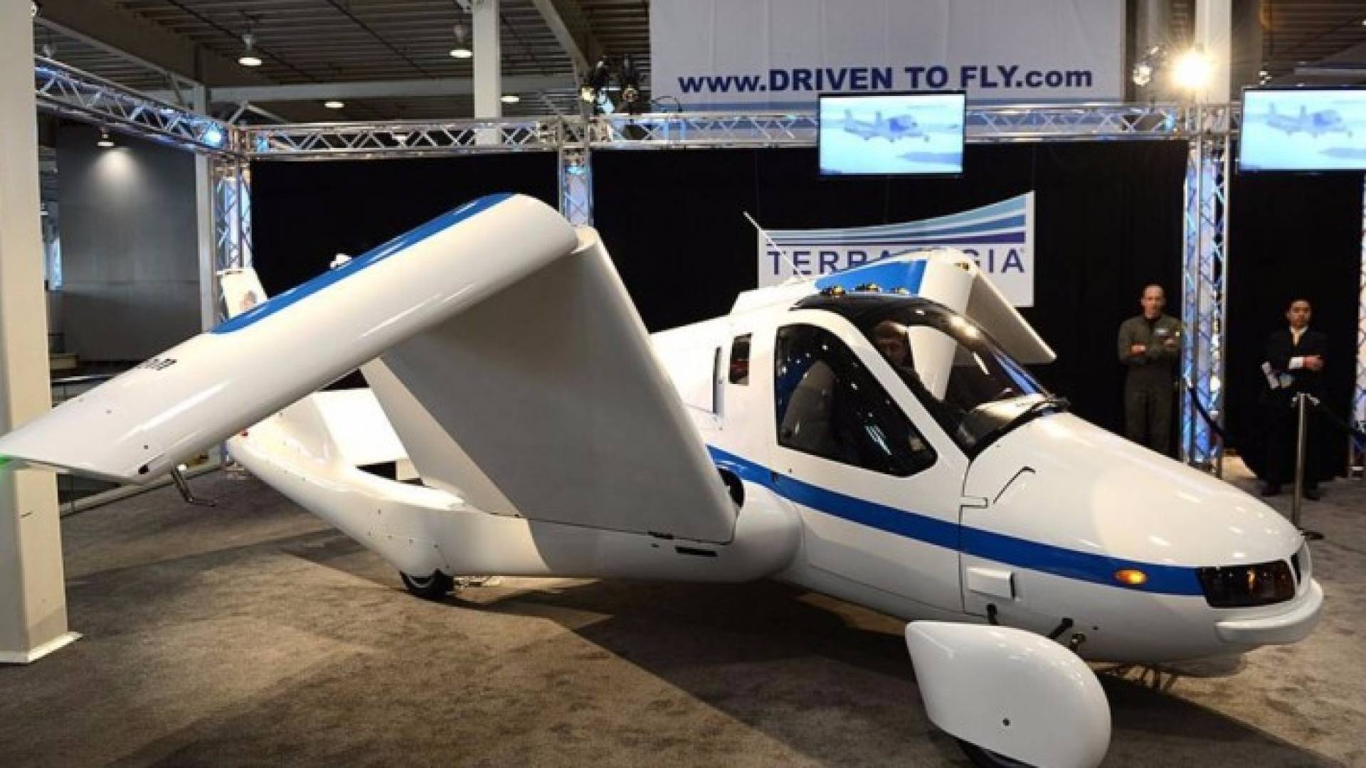 السيارة الطائرة تفصلها بعض الخطوات فقط لتصبح قانونية