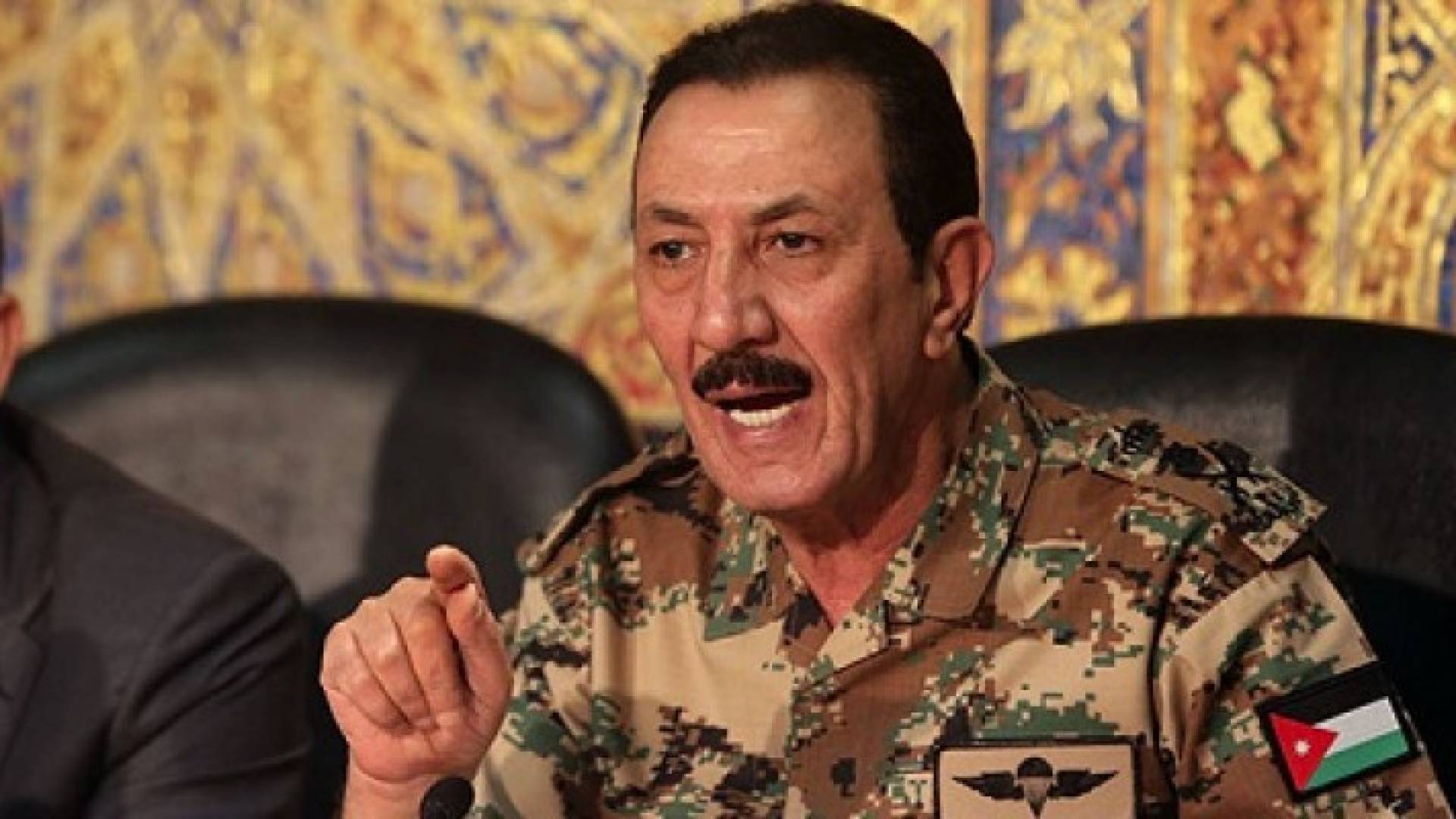 الزبن يصدر أمرا باعتبار المناطق الحدودية الشمالية والشمالية الشرقية مناطق عسكرية مغلقة