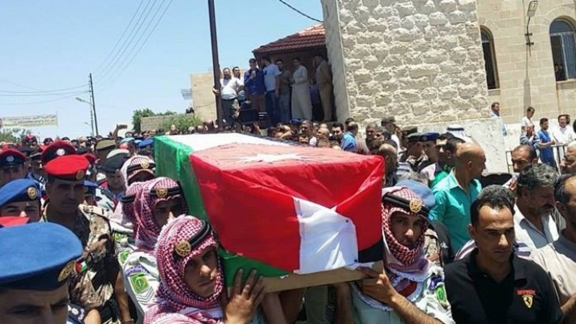 جانب من التشييع