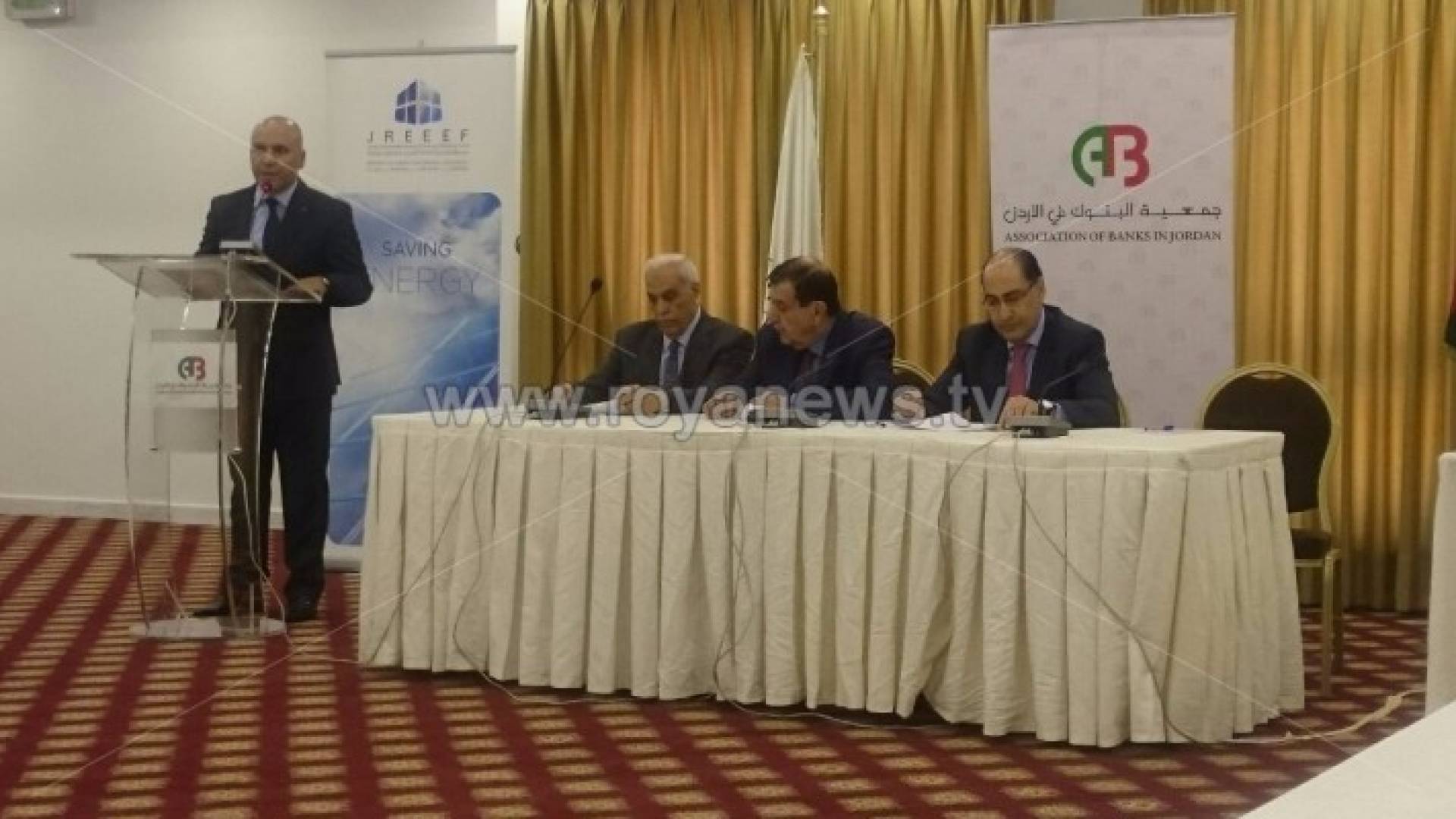 "الطاقة المتجددة" توقع مع عدد من البنوك اتفاقيات لتمويل المشاريع