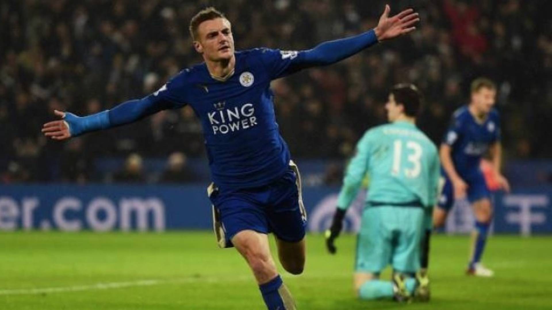 ليستر سيتي بطل الدوري الانجليزي ينجح في تجديد عقد مهاجمه الانجليزي جيمي فاردي لأربعة مواسمر