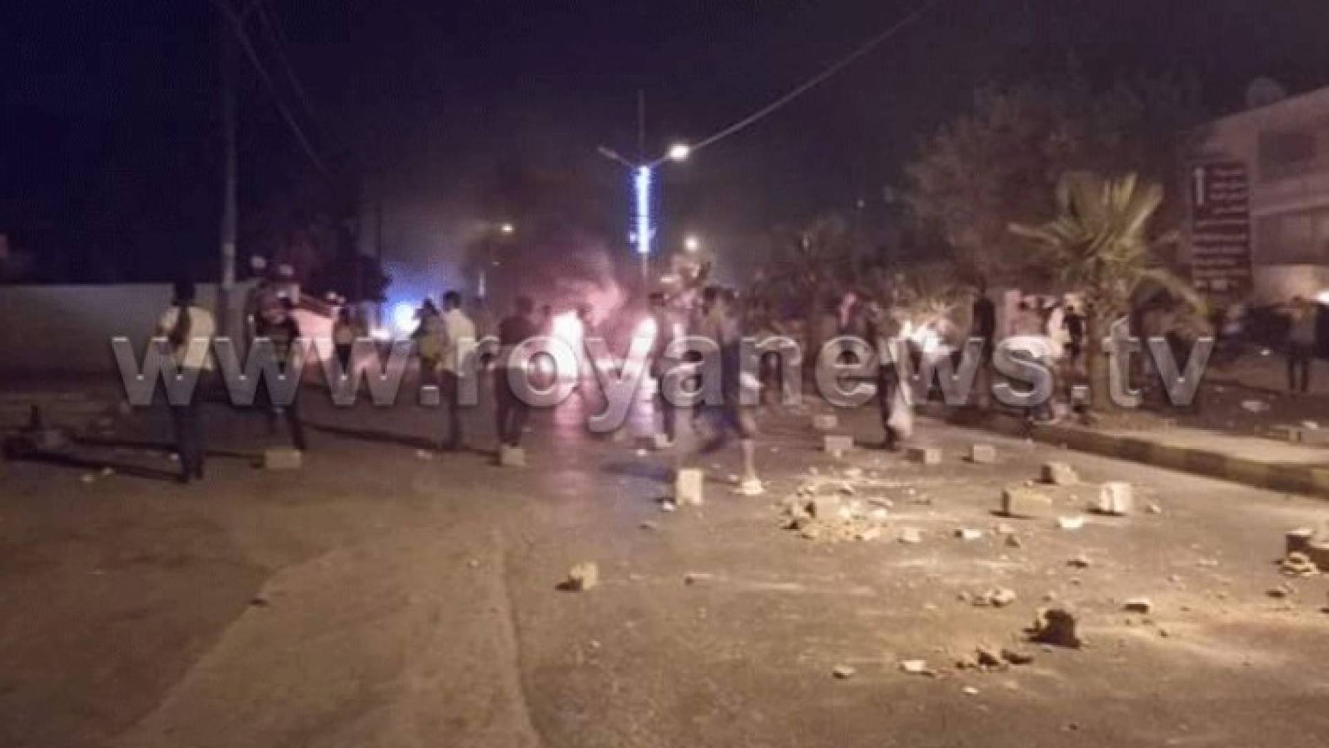 مأدبا: عودة الهدوء بعد كر وفر بين متظاهرين والأمن .. صور