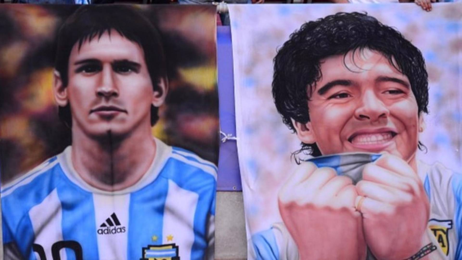 ميسي ومارادونا في لافتة بالمدرجات