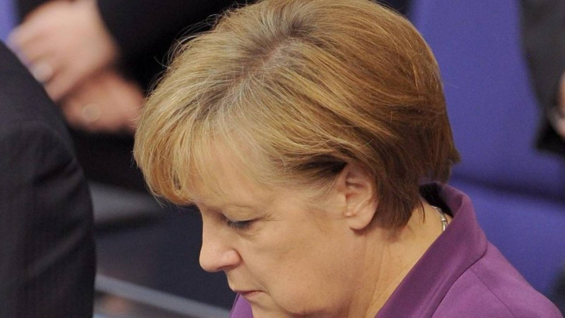  ميركل ستلتقي هولاند بعد الاستفتاء البريطاني بالخروج من الاتحاد الأوروبي