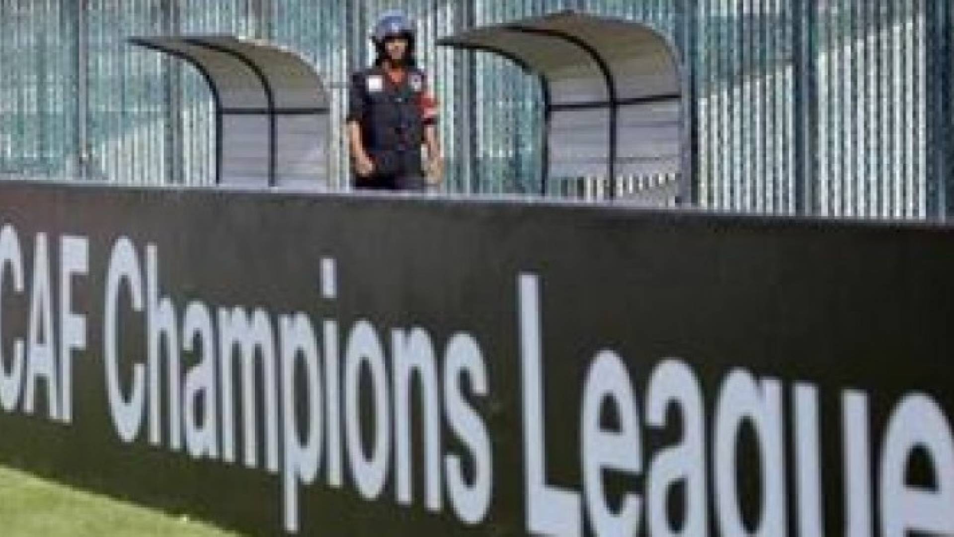 الاتحاد الافريقي يستبعد وفاق سطيف من دوري أبطال افريقيا بسبب شغب جماهيره