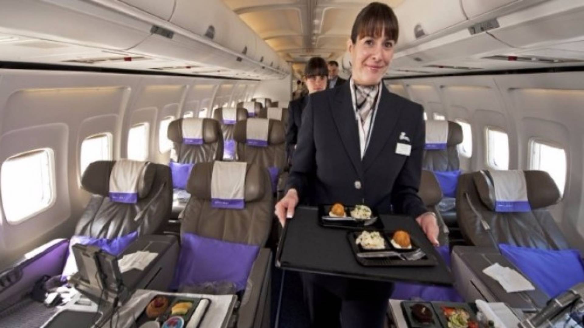 أشياء مجانية من حقك أن تطلبها خلال رحلات الطيران