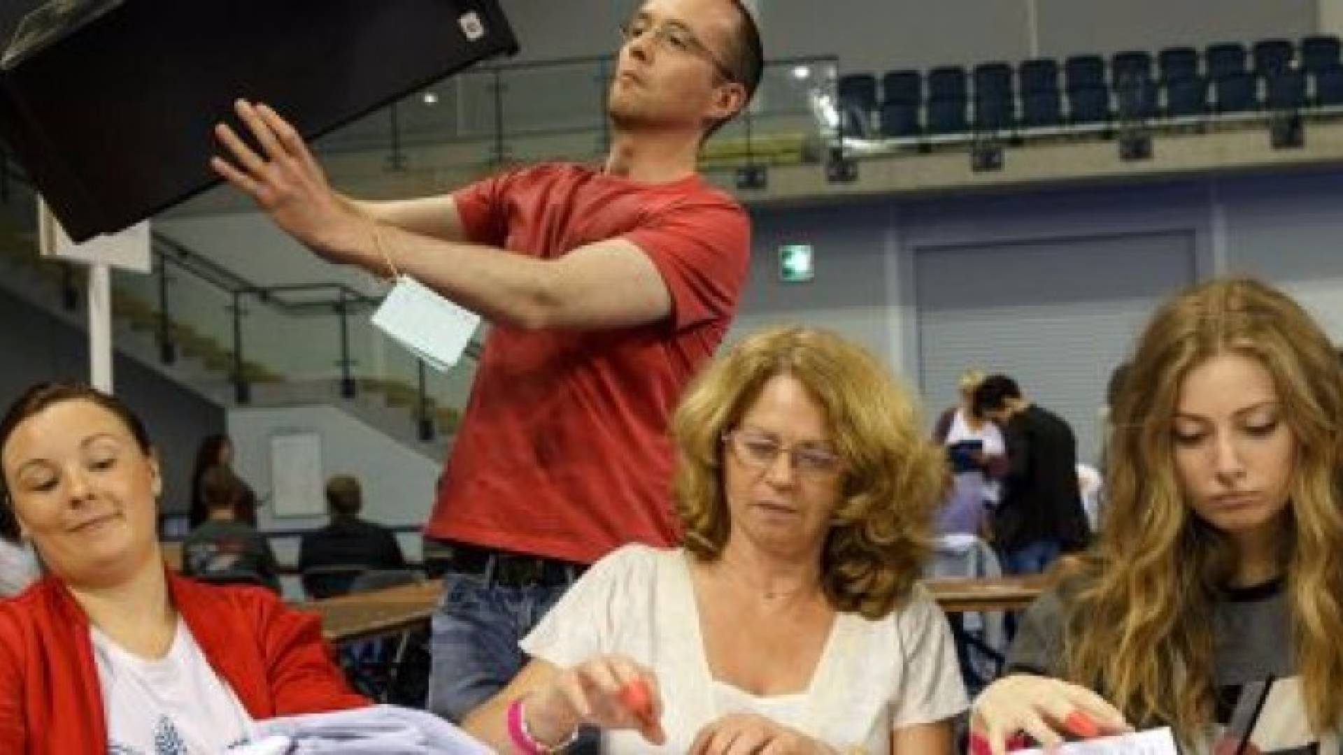 7 عروض فكاهية قدمتها صحيفة ألمانية للبريطانيين مقابل بقائهم في اليورو