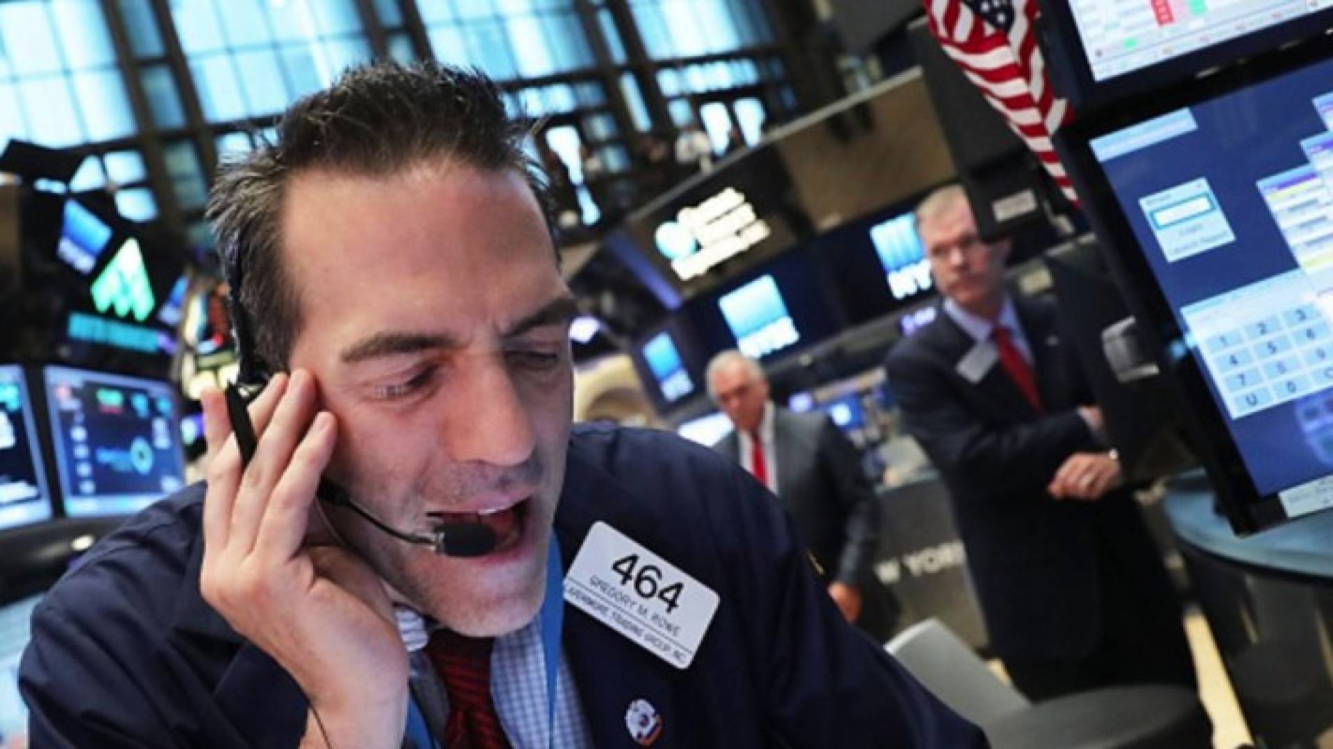 "الجمعة السوداء".. حين خسرت الأسهم العالمية تريليوني دولار