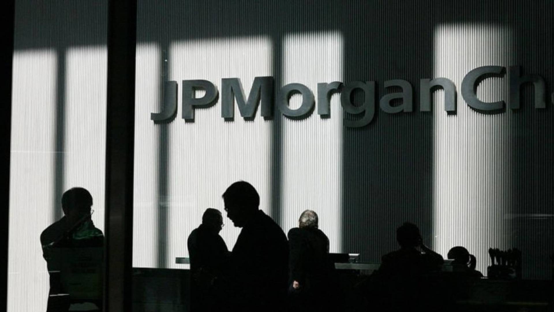  نتائج الاستفتاء في بريطانيا أضرت بكثير من المؤسسات المالية