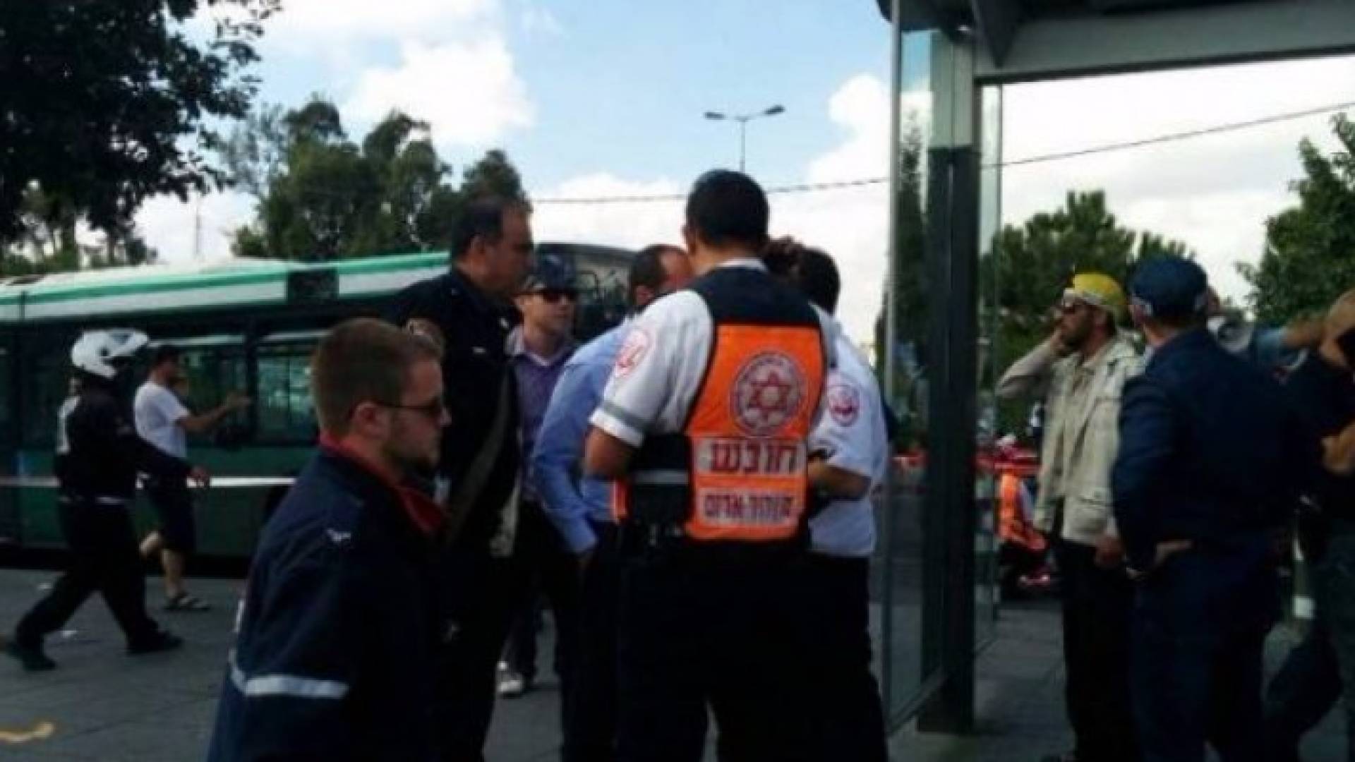 مستوطنون يحاولون طعن مقدسي