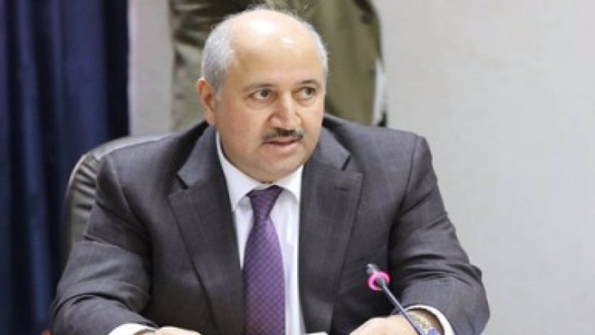 وزير المياه الدكتور حازم الناصر 