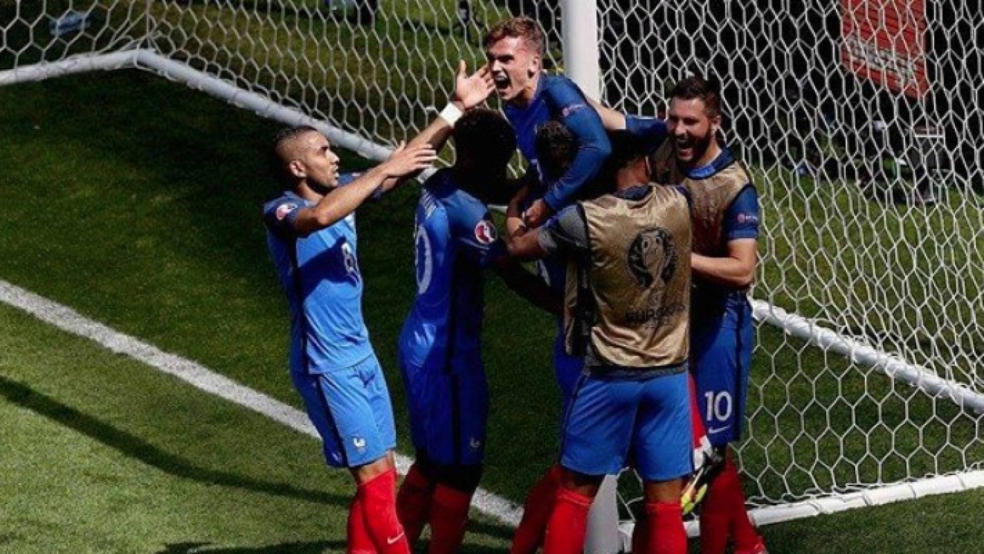 فرنسا تتخطى ايرلندا وتتأهل إلى دور الثمانية