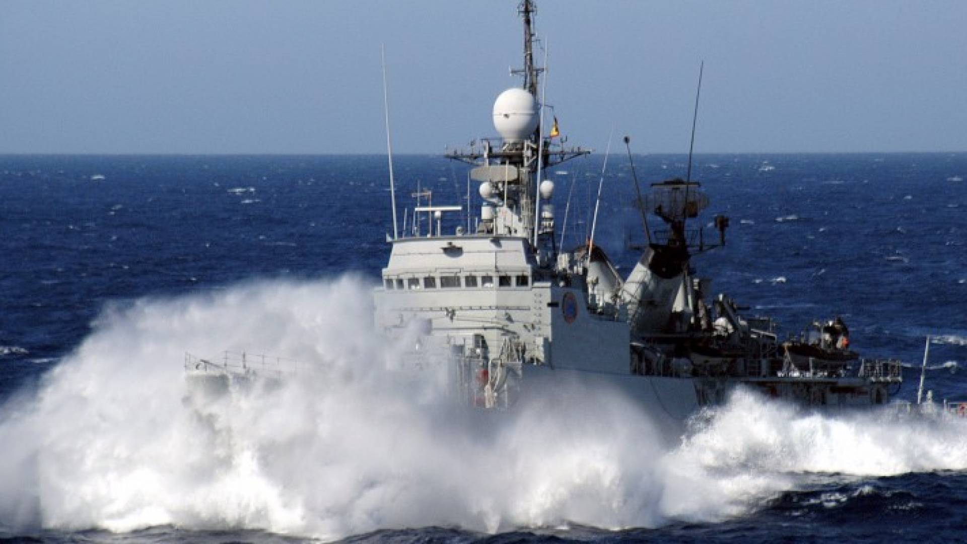 زورق تابع للاحتلال الاسرائيلي 