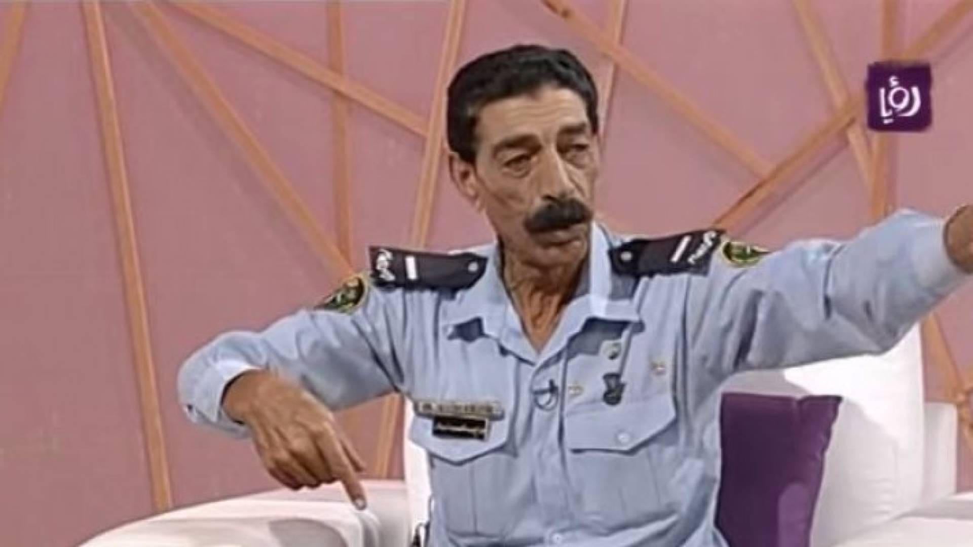 بالفيديو: وفاة أشهر شرطي سير بالأردن الوكيل هزاع الذنيبات