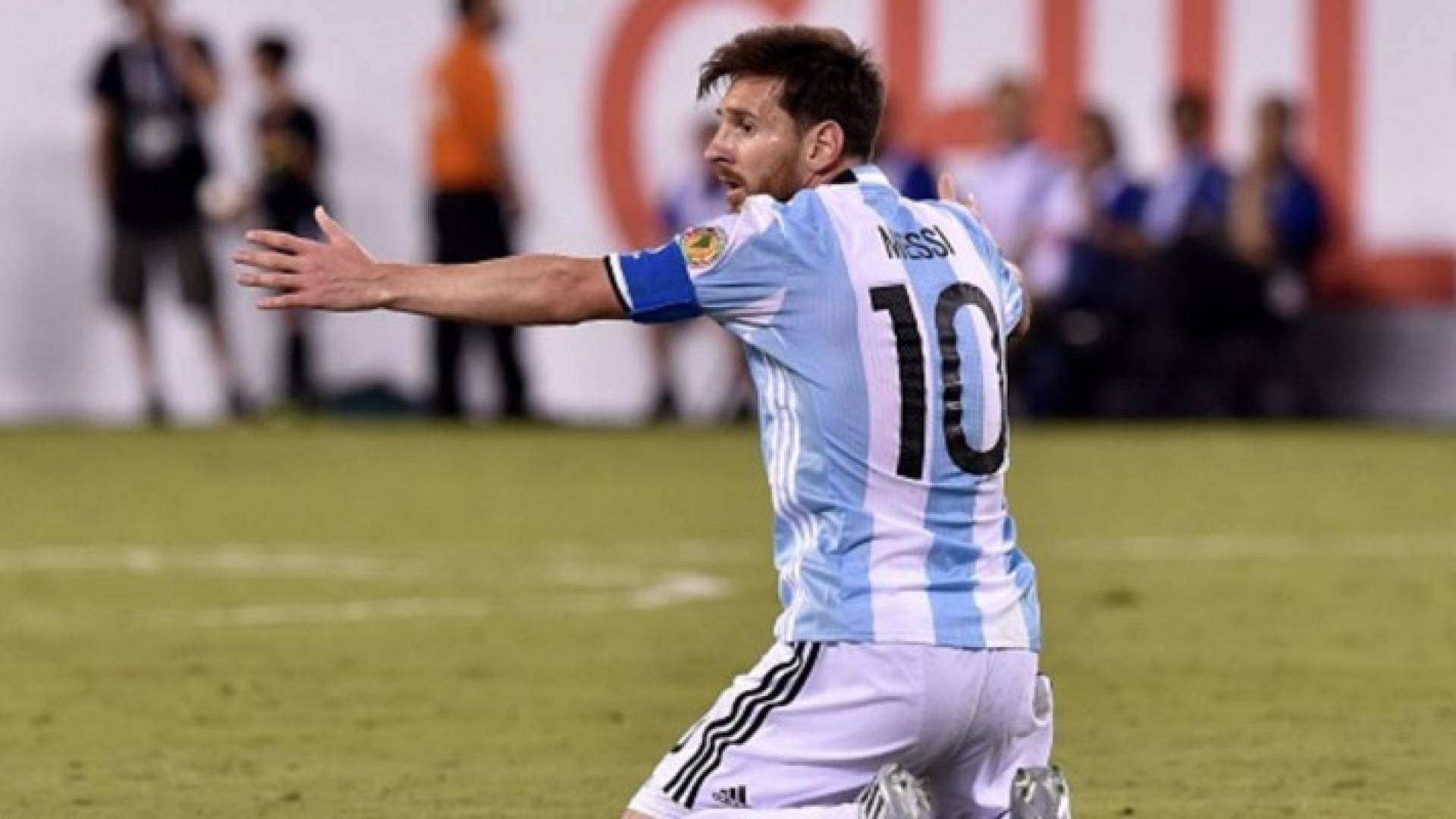 من الأرجنتين إلى ميسي: نرجوك لا تعتزل