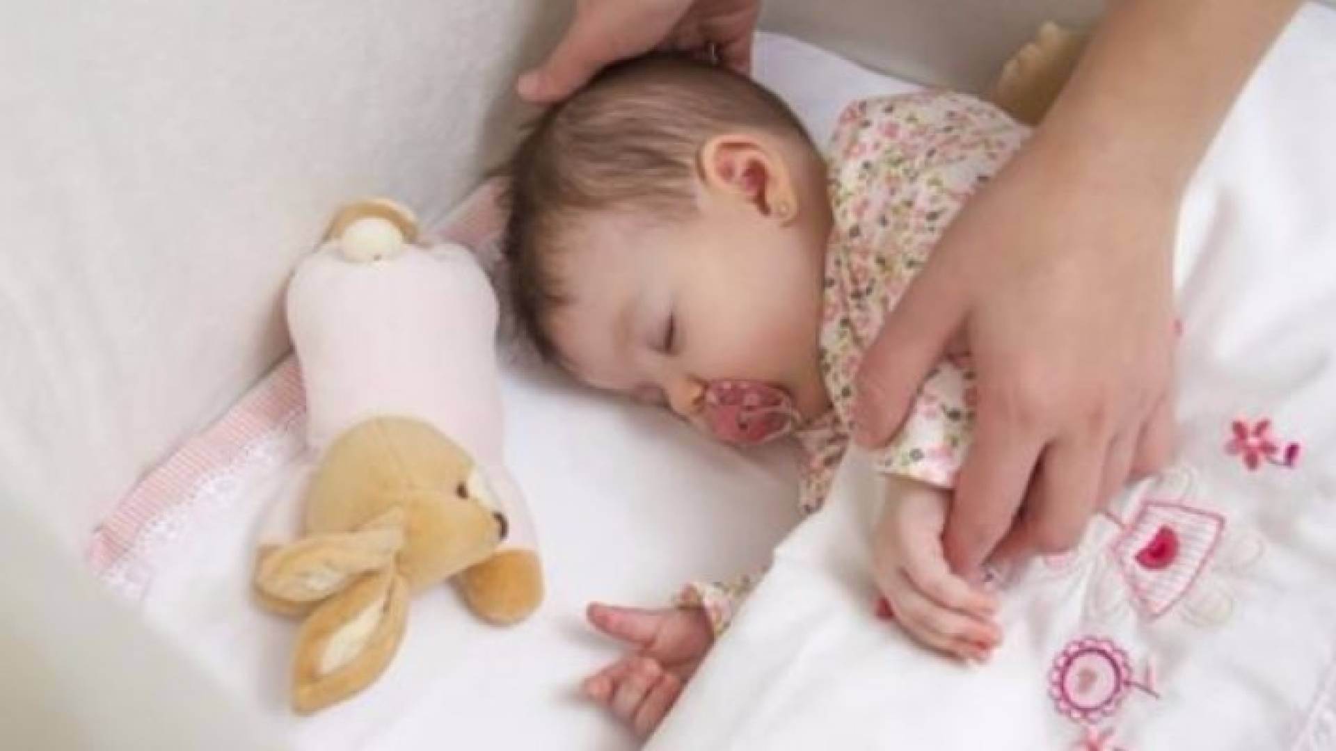 للأمهات .. إحذري من أن ينام الرضيع عاريا في الصيف