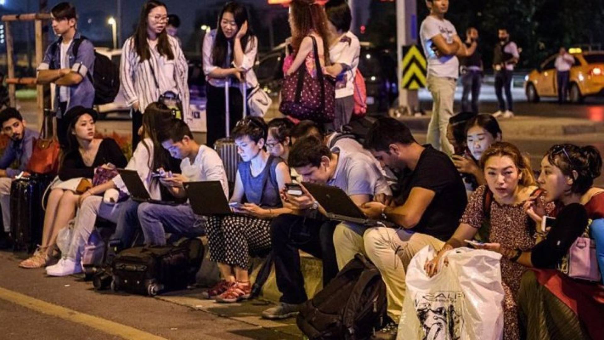 في مطار إسطنبول بعد الهجوم