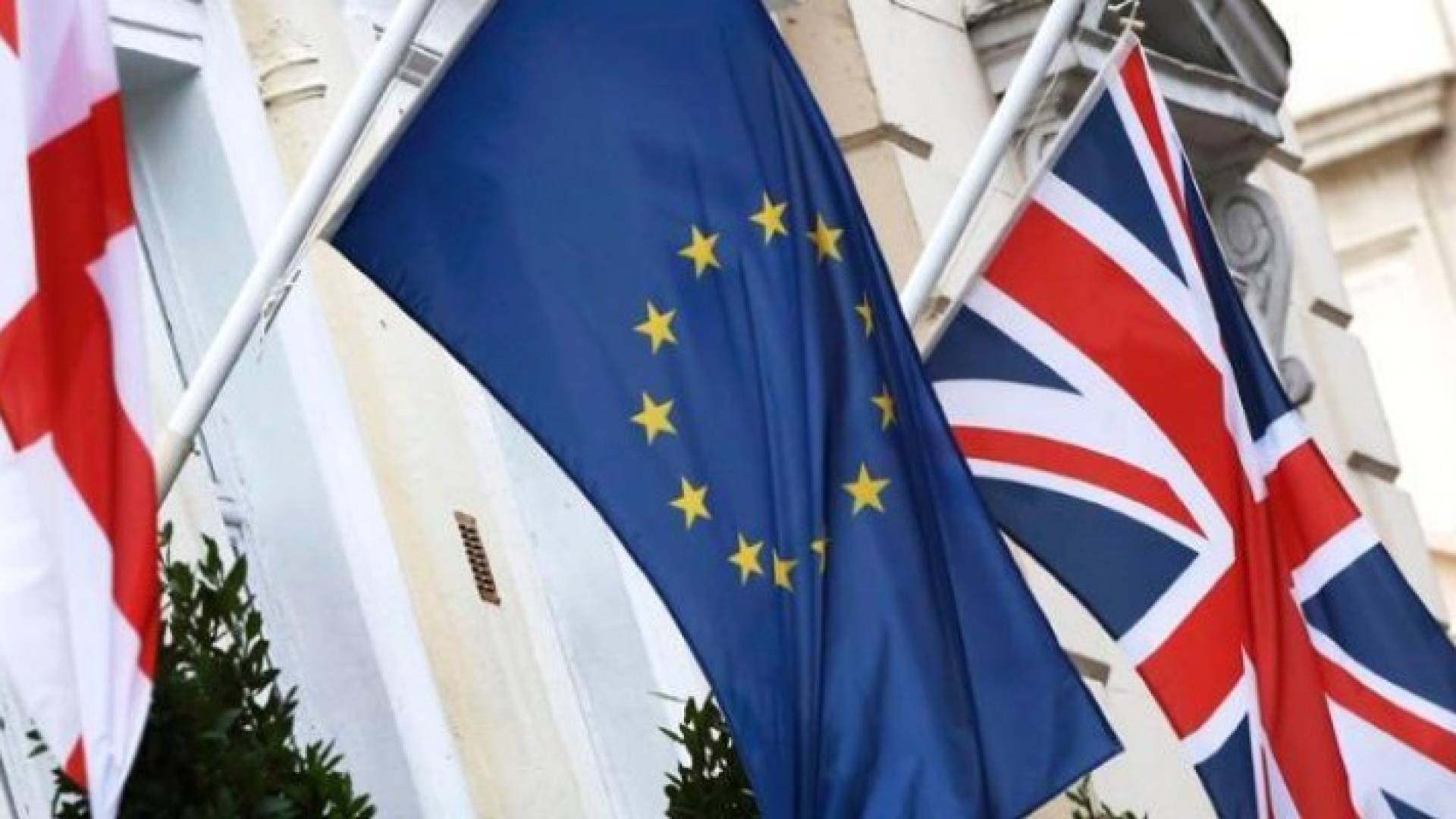 علم الاتحاد الاوروبي وبريطانيا