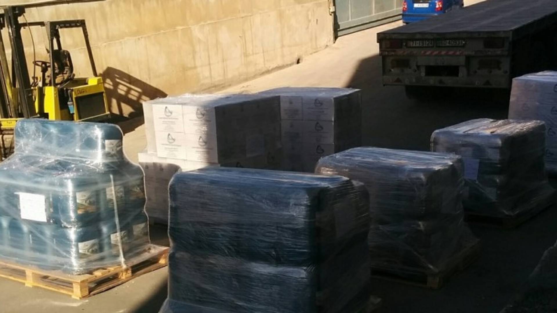 زيتك تصدر منتجاتها من الزيوت المعدنية للسوق الفلسطيني