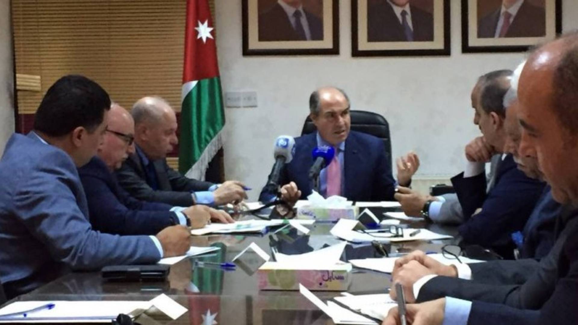 الملقي يوصي بضرورة حل قضية النقل العام والركاب