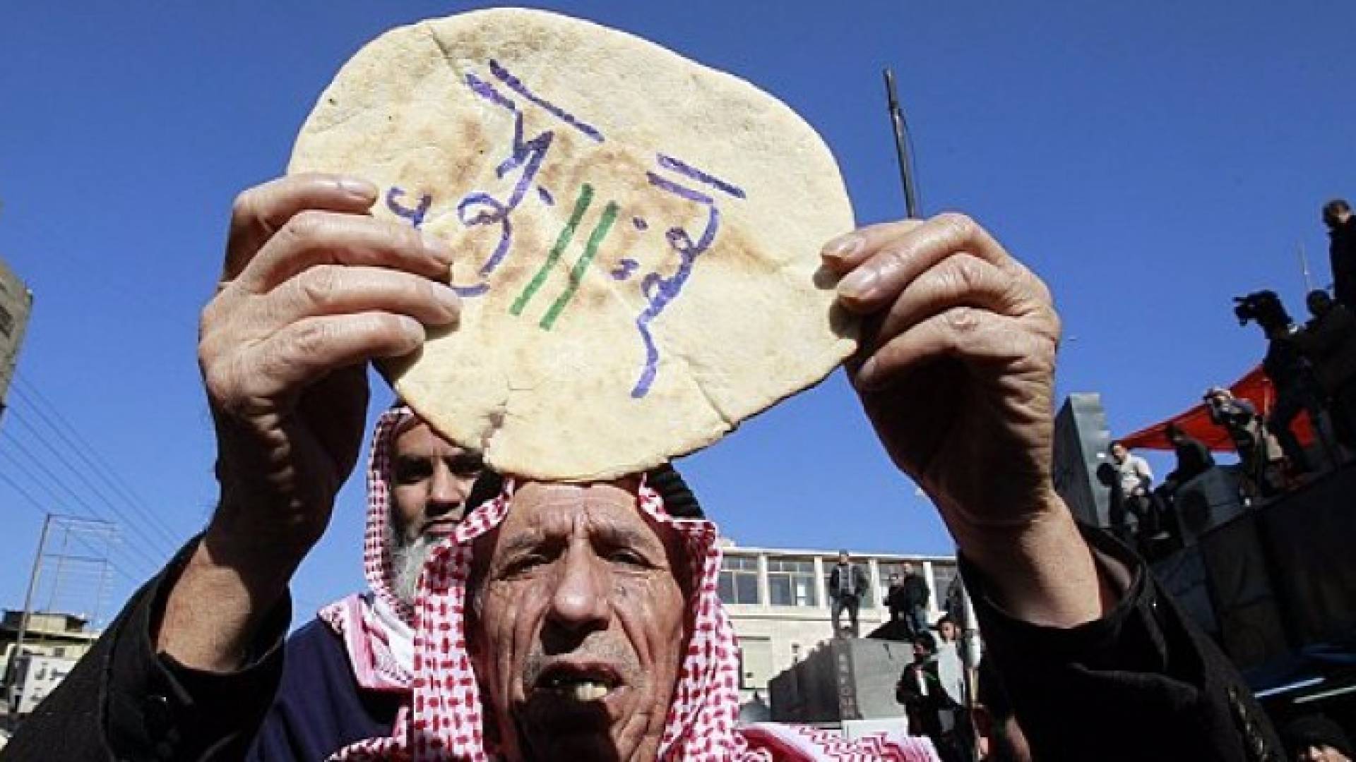 20 إجراء مالي " رفع أسعار " ستتخذها حكومة الملقي قريبا