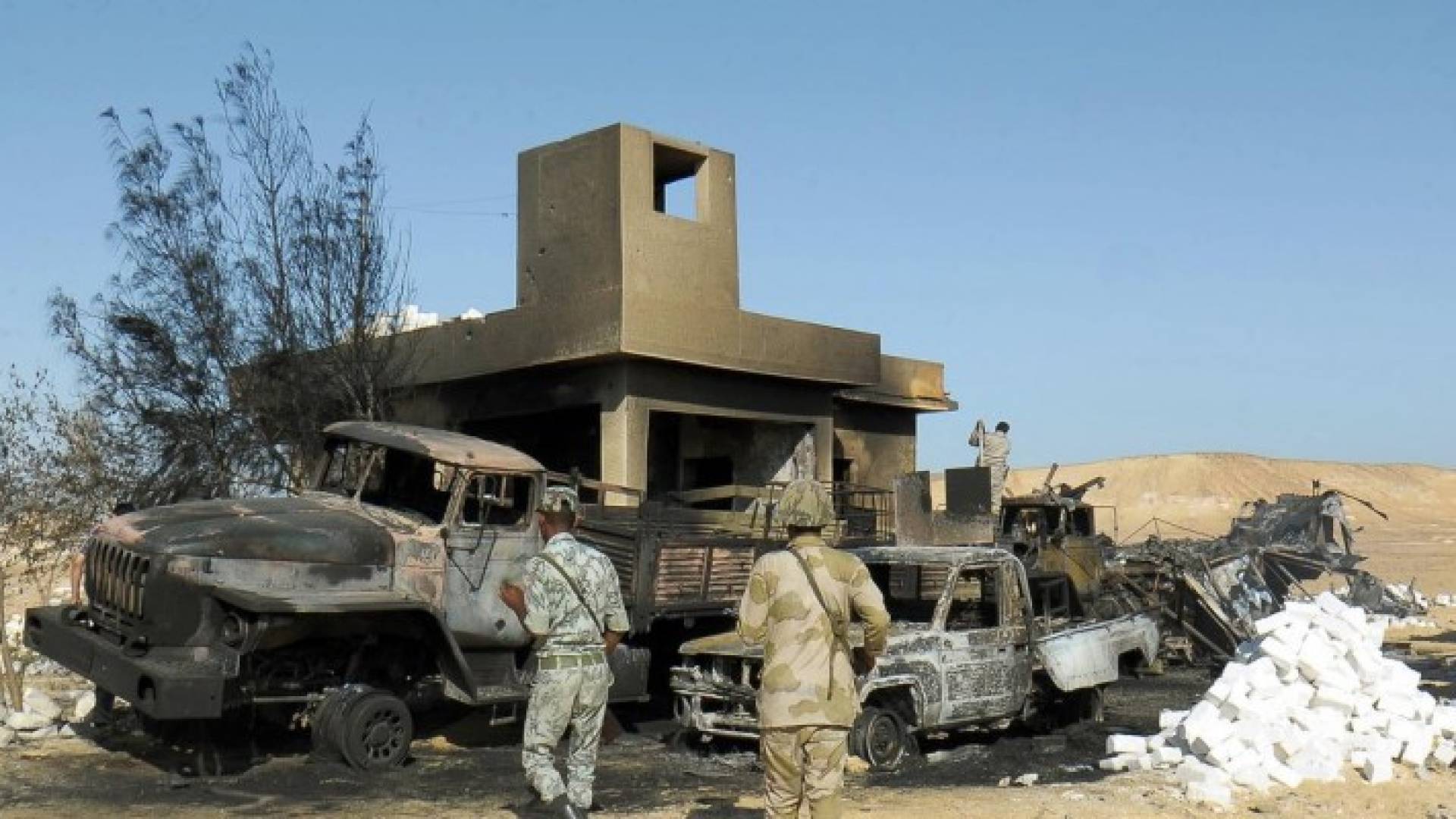  الجيش المصري يشن حملة مستمرة ضد المتشددين في سيناء.