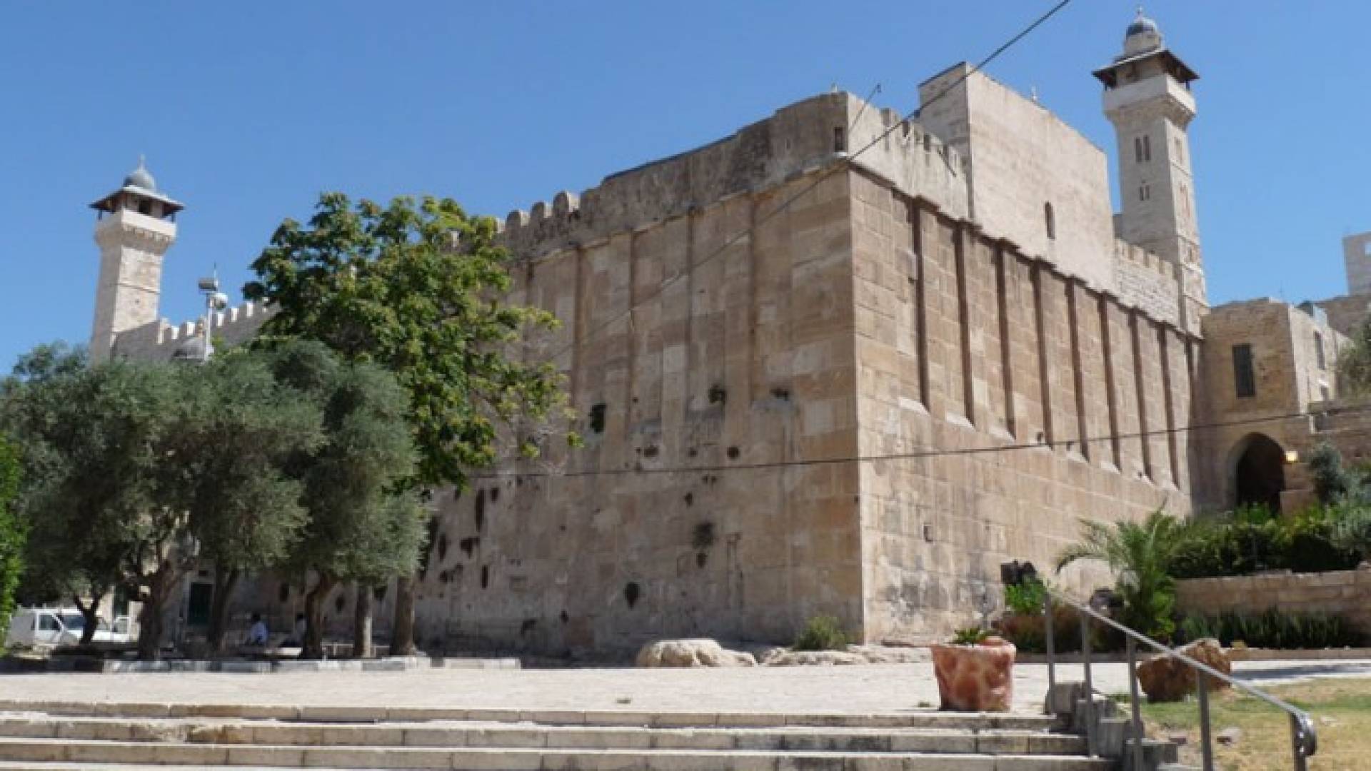 استشهاد فتاة قرب الحرم الابراهيمي في الخليل